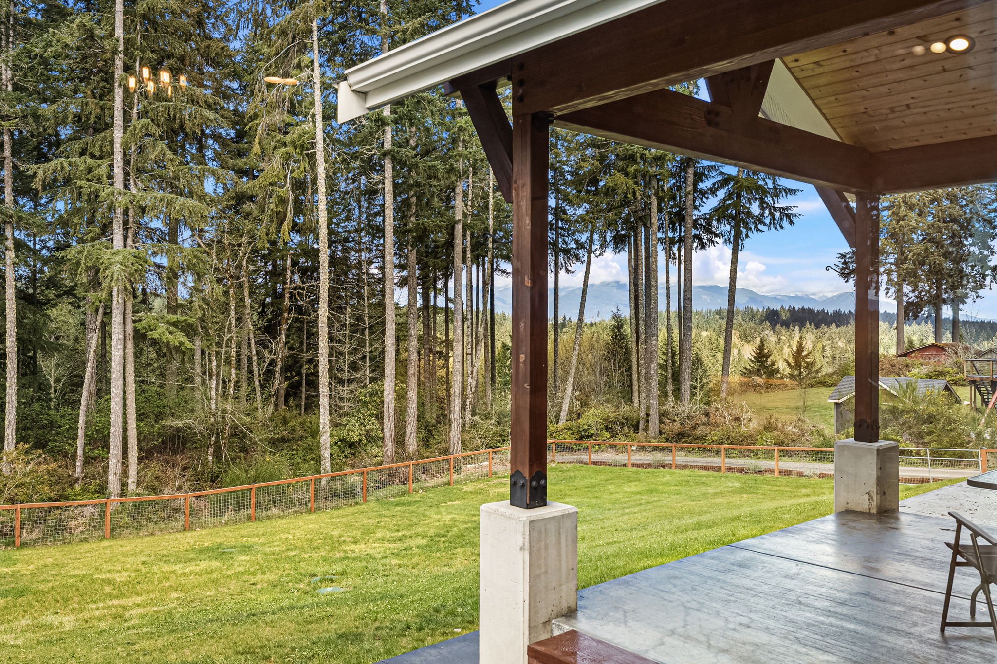 10-web-or-mls-10128-merlin-ln-nw.jpg