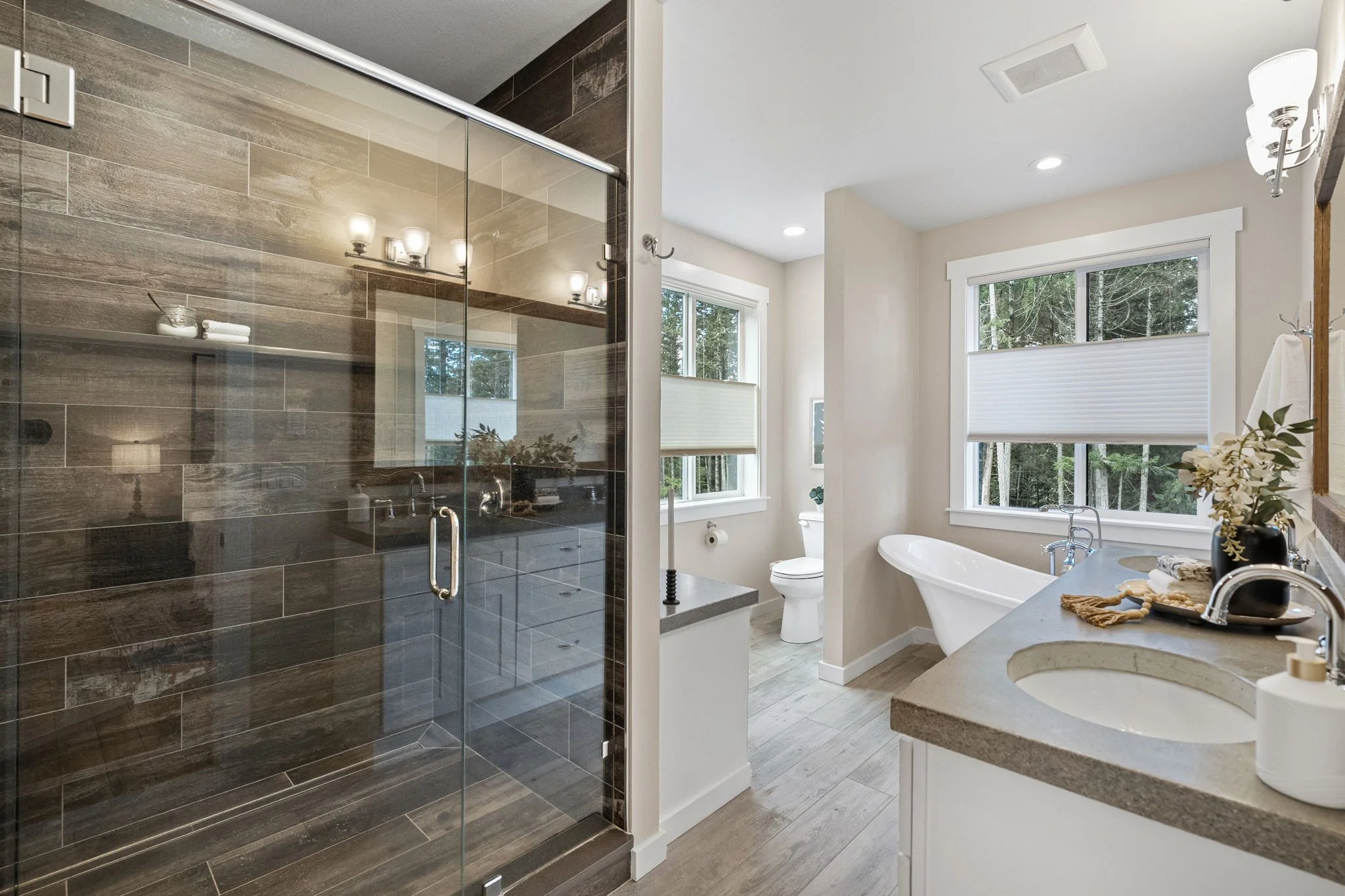 14-web-or-mls-10128-merlin-ln-nw.jpg