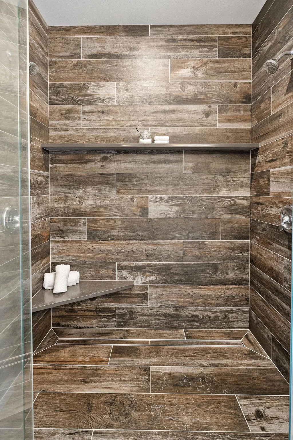 16-web-or-mls-10128-merlin-ln-nw.jpg