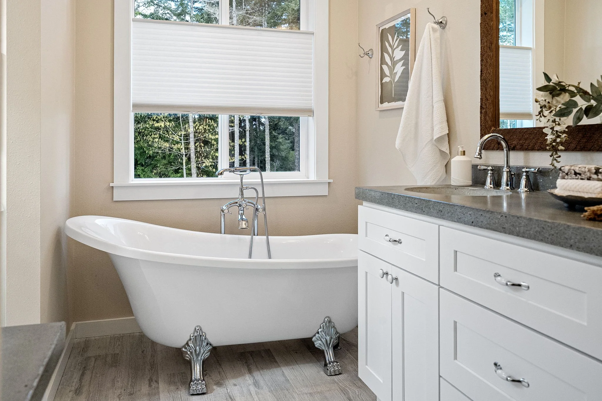 19-web-or-mls-10128-merlin-ln-nw.jpg