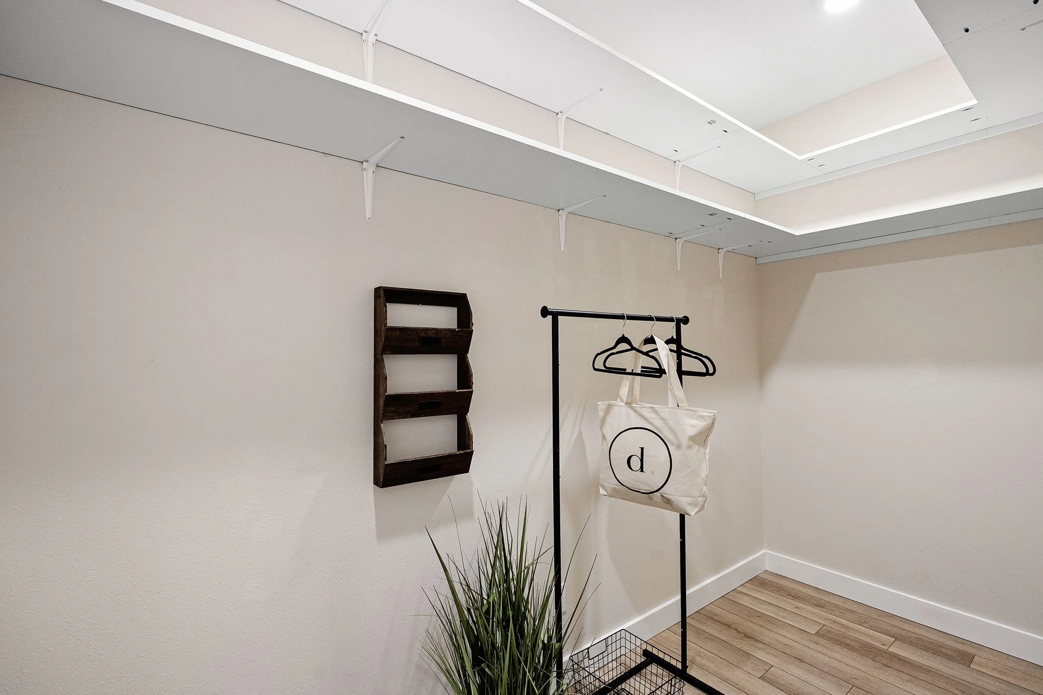 23-web-or-mls-10128-merlin-ln-nw.jpg
