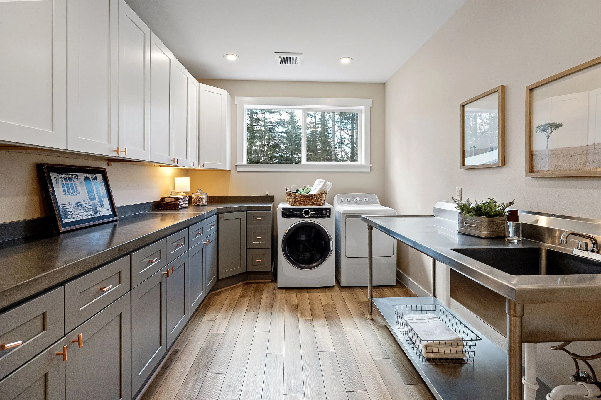 24-web-or-mls-10128-merlin-ln-nw.jpg