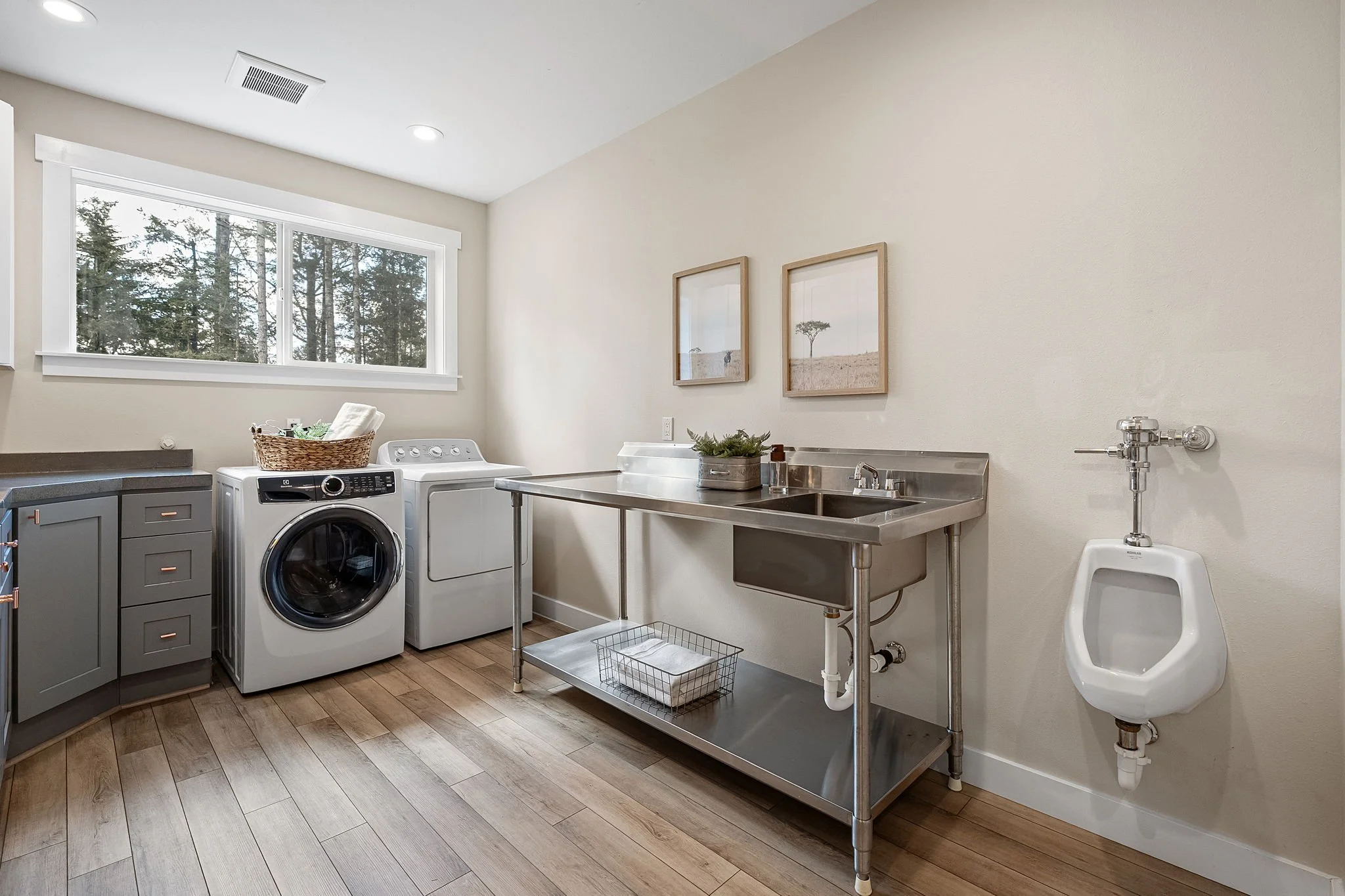25-web-or-mls-10128-merlin-ln-nw.jpg