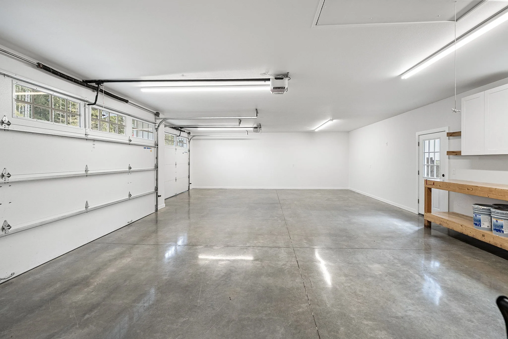 26-web-or-mls-10128-merlin-ln-nw.jpg