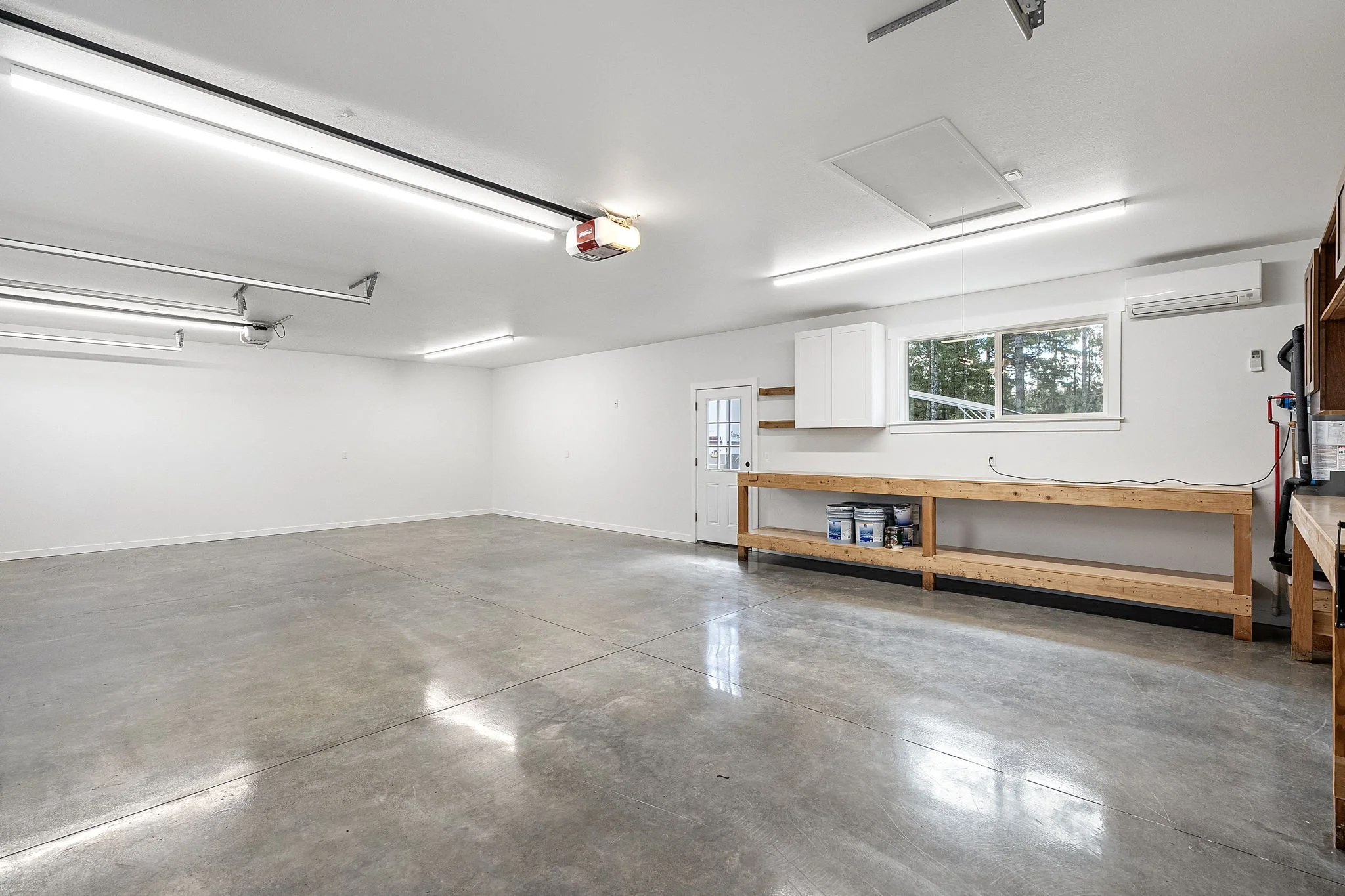27-web-or-mls-10128-merlin-ln-nw.jpg