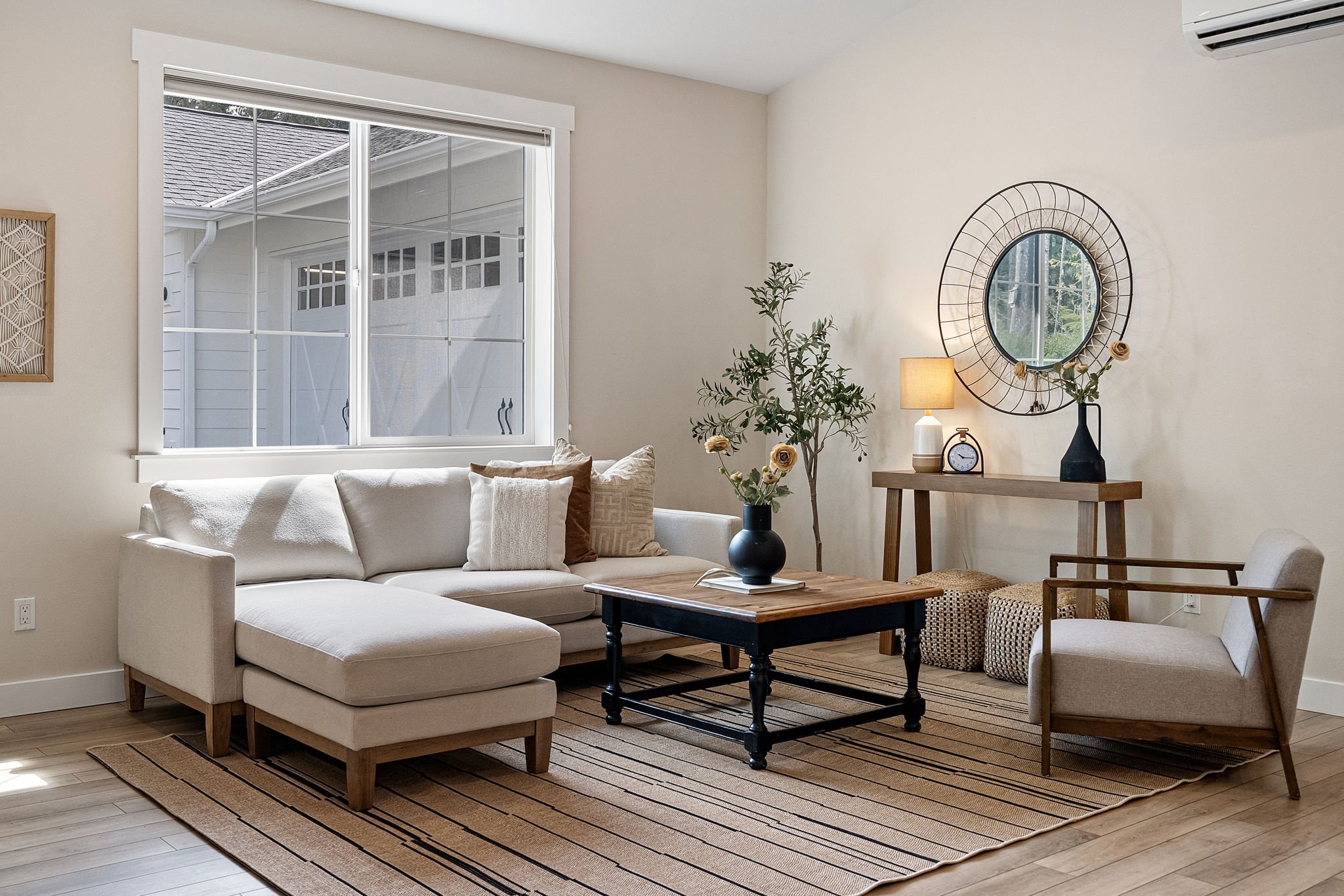 31-web-or-mls-10128-merlin-ln-nw.jpg