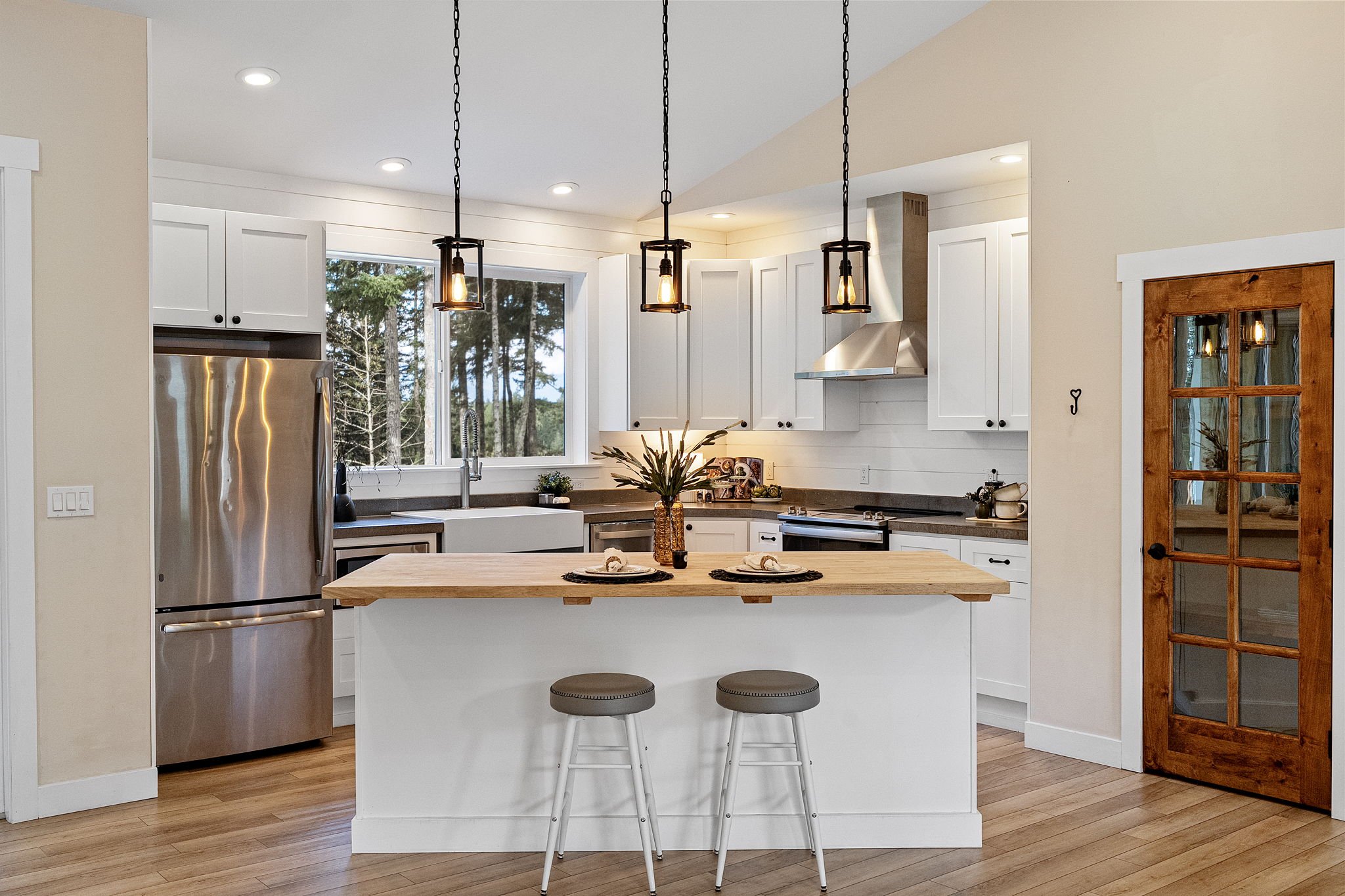 33-web-or-mls-10128-merlin-ln-nw.jpg