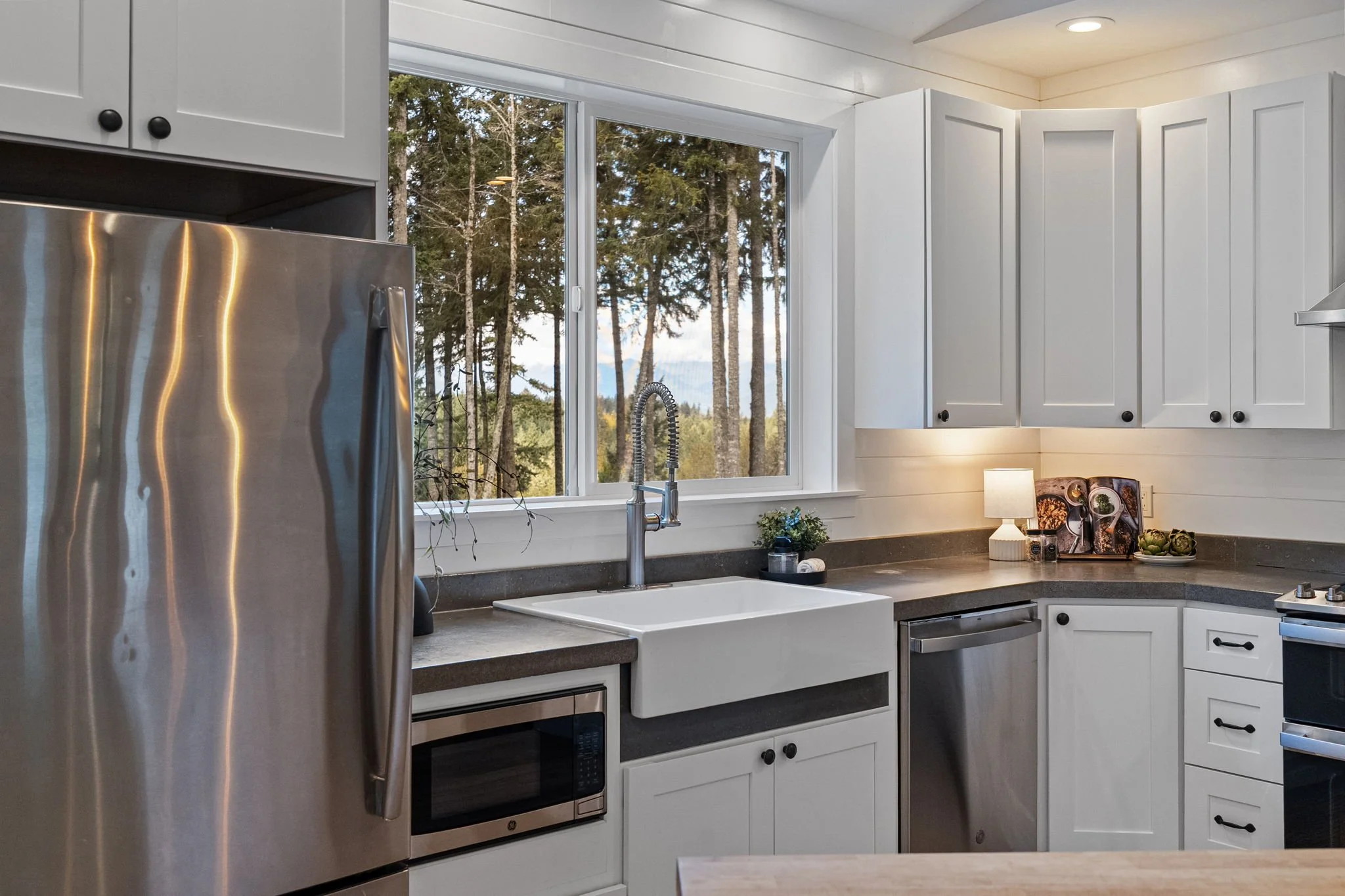 34-web-or-mls-10128-merlin-ln-nw.jpg