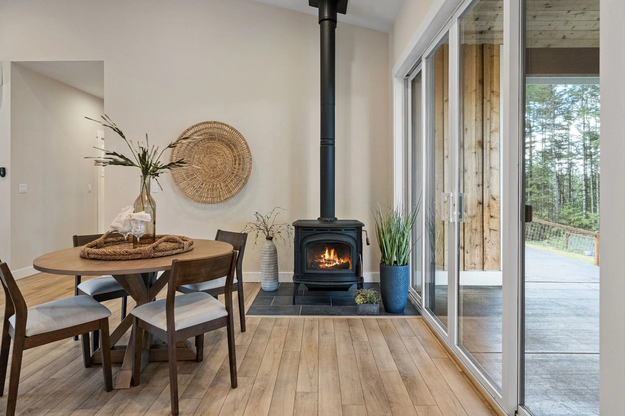 37-web-or-mls-10128-merlin-ln-nw.jpg