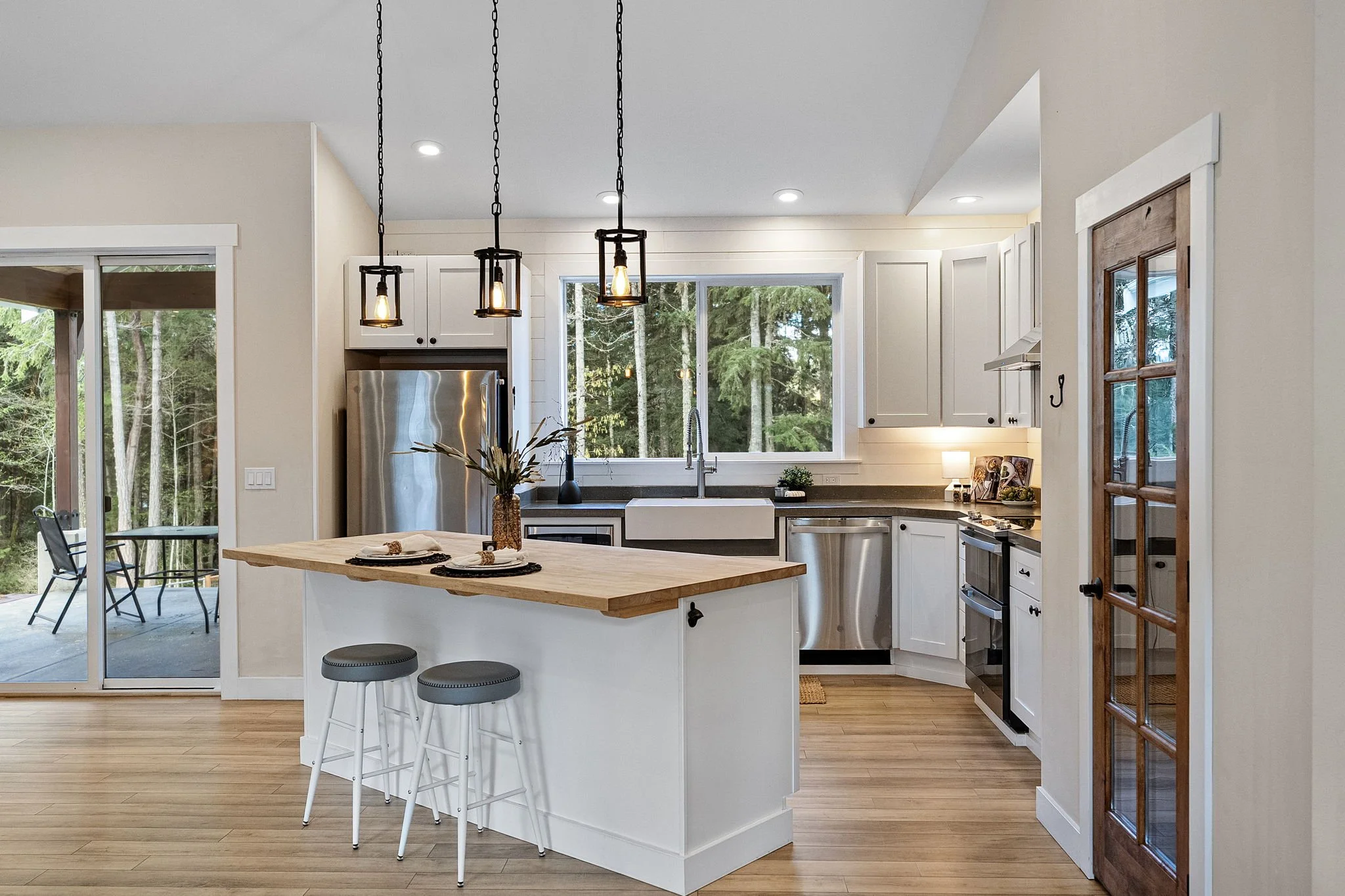 39-web-or-mls-10128-merlin-ln-nw.jpg