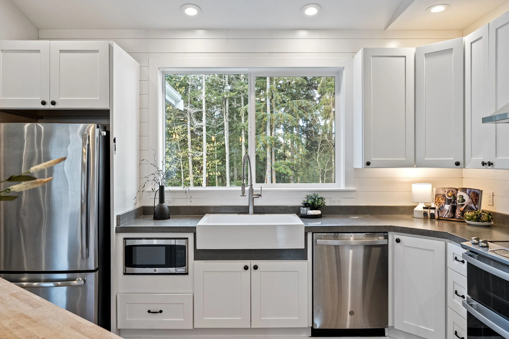 40-web-or-mls-10128-merlin-ln-nw.jpg