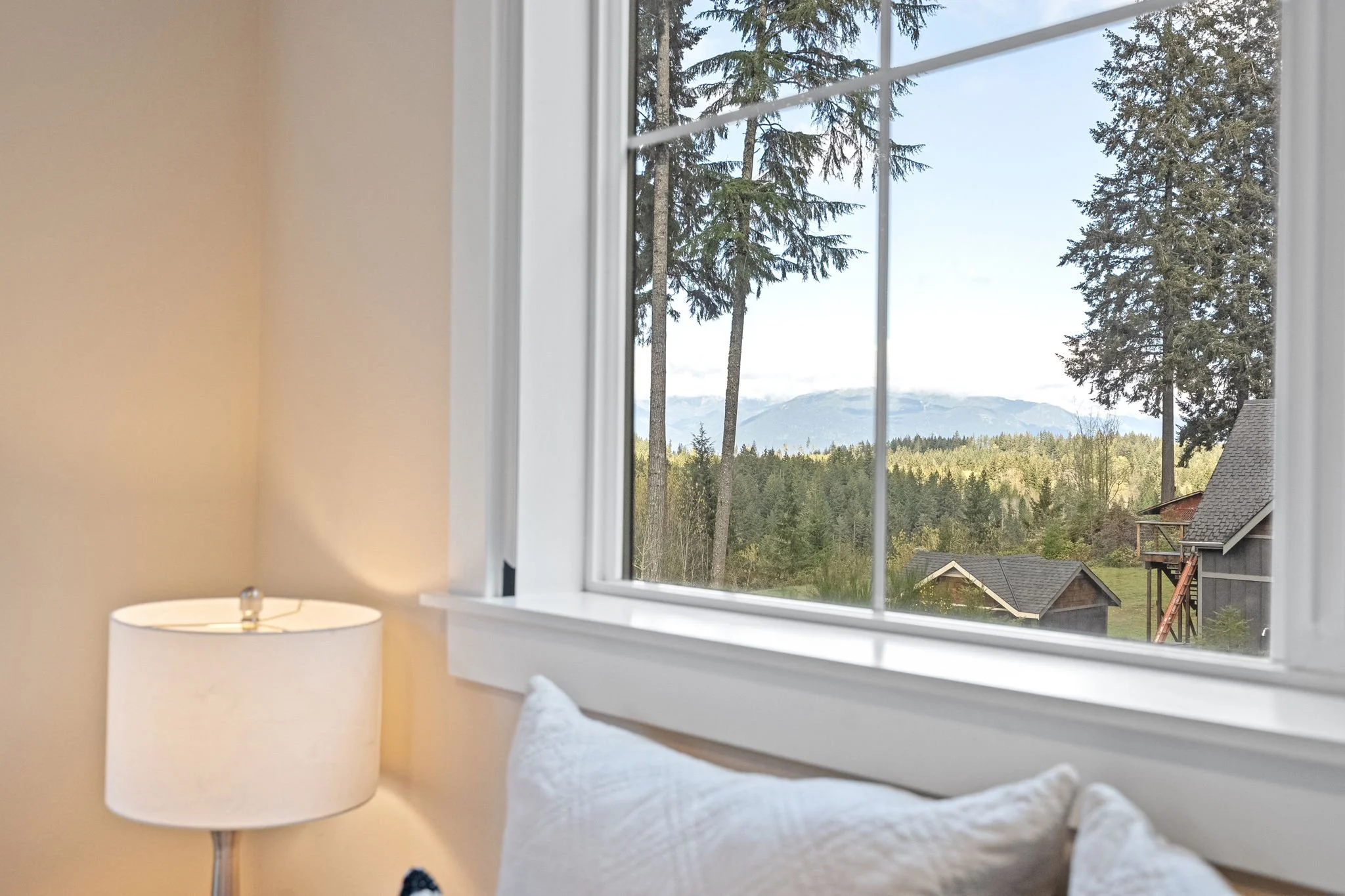 43-web-or-mls-10128-merlin-ln-nw.jpg