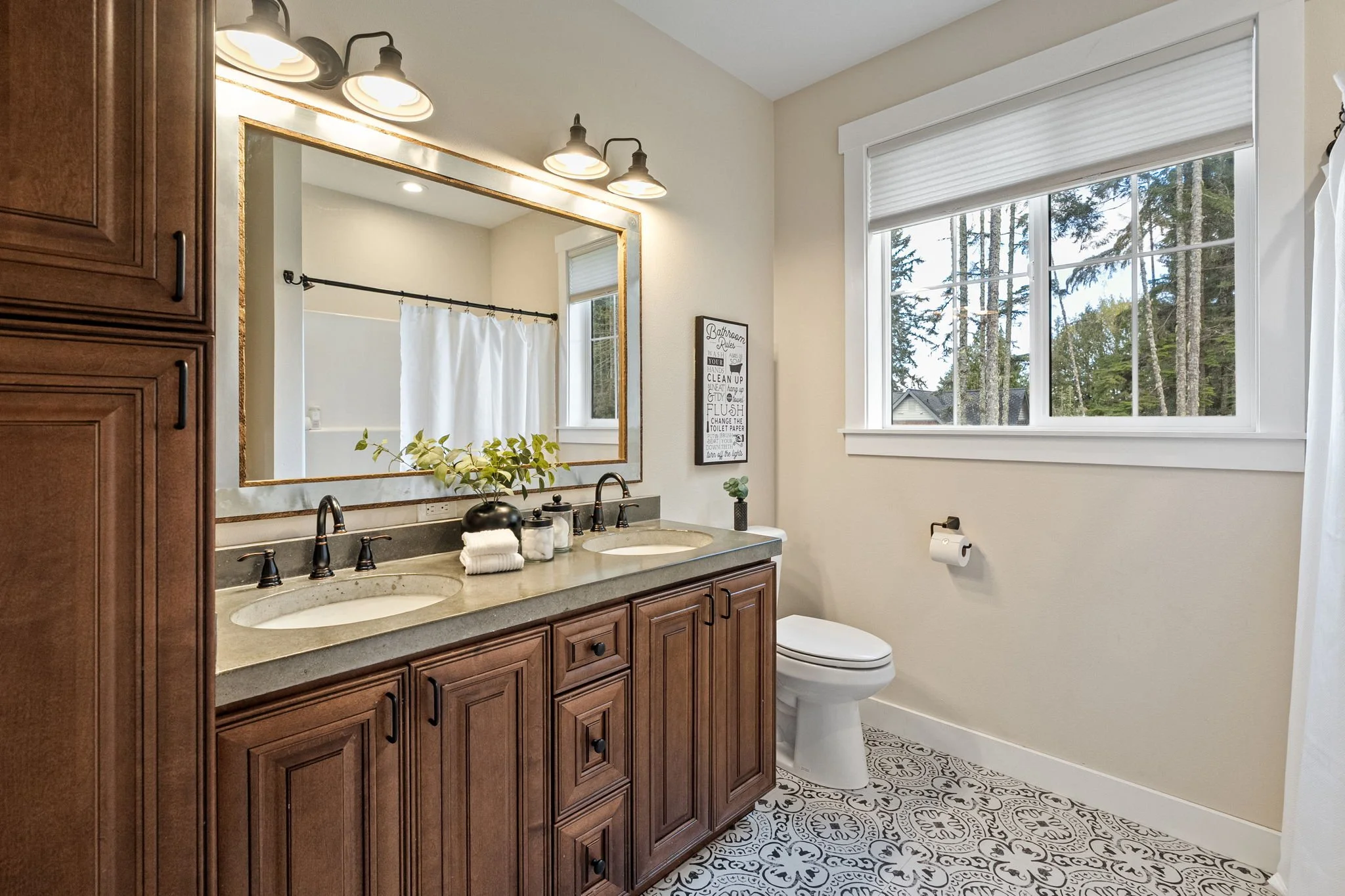 45-web-or-mls-10128-merlin-ln-nw.jpg