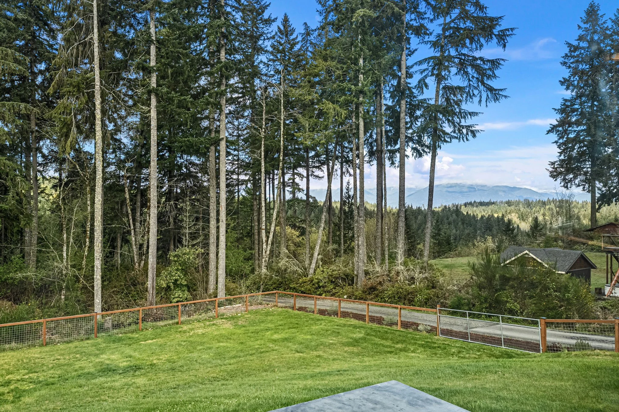 44-web-or-mls-10128-merlin-ln-nw.jpg