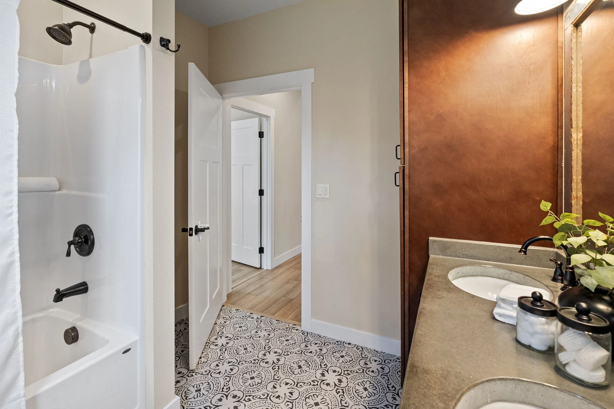 46-web-or-mls-10128-merlin-ln-nw.jpg