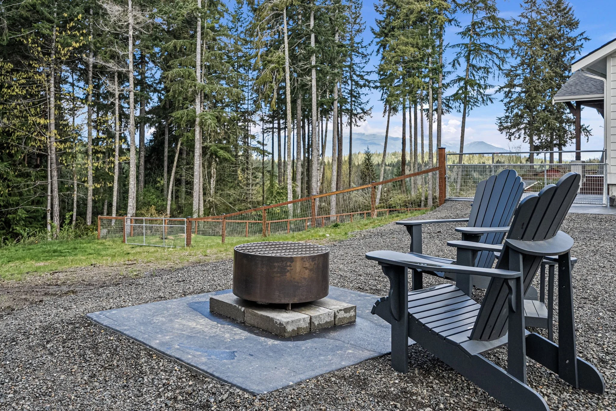 54-web-or-mls-10128-merlin-ln-nw.jpg