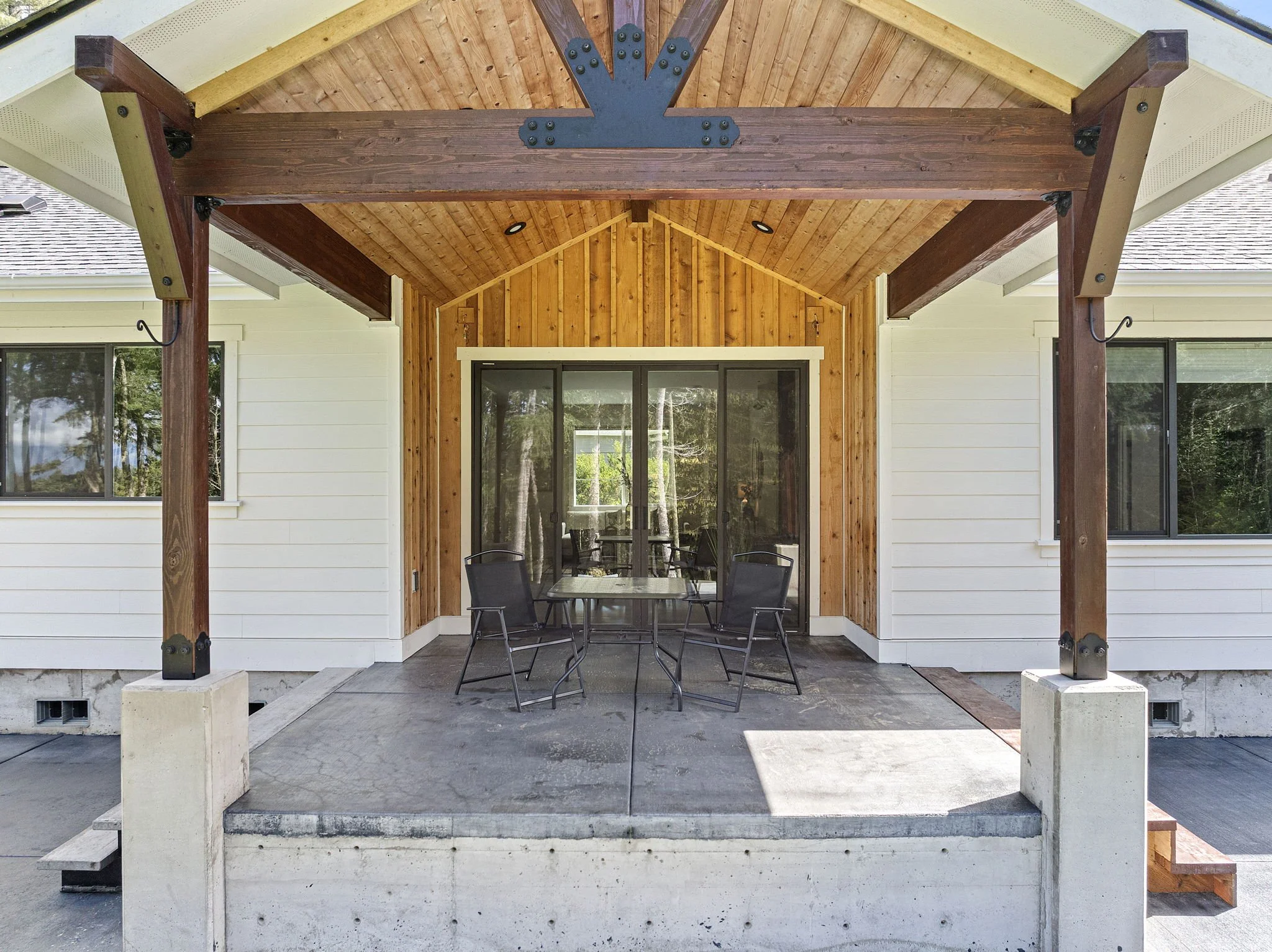 61-web-or-mls-10128-merlin-ln-nw.jpg