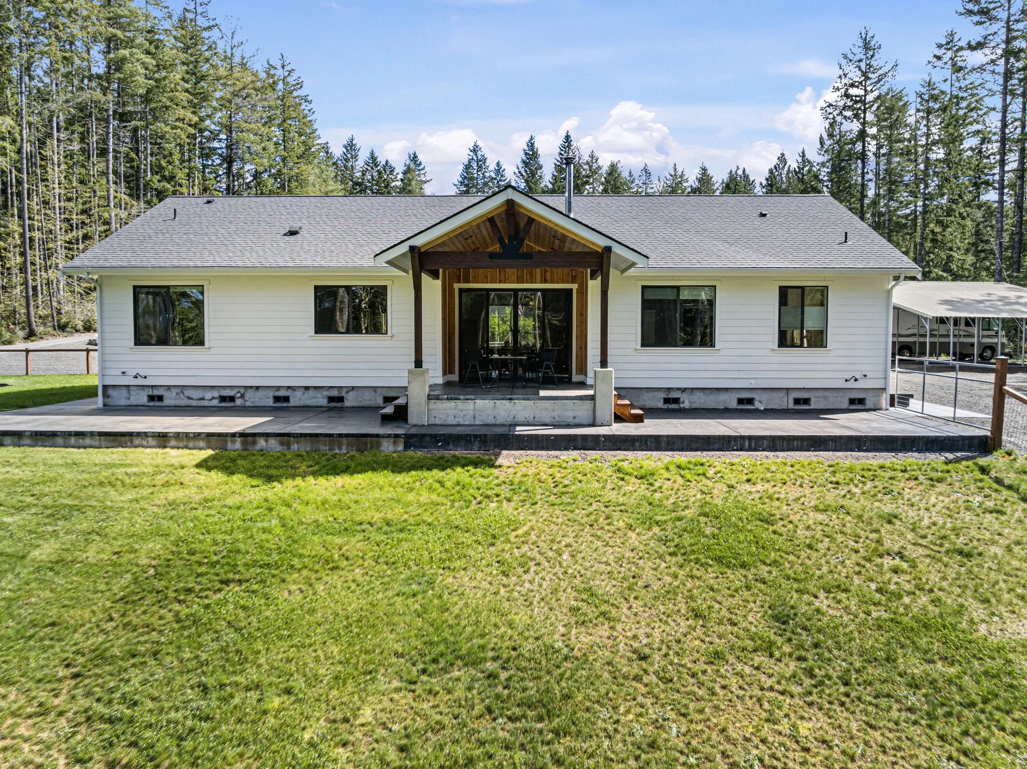 62-web-or-mls-10128-merlin-ln-nw.jpg