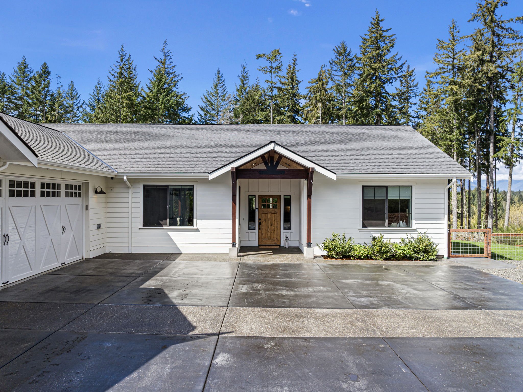 66-web-or-mls-10128-merlin-ln-nw.jpg