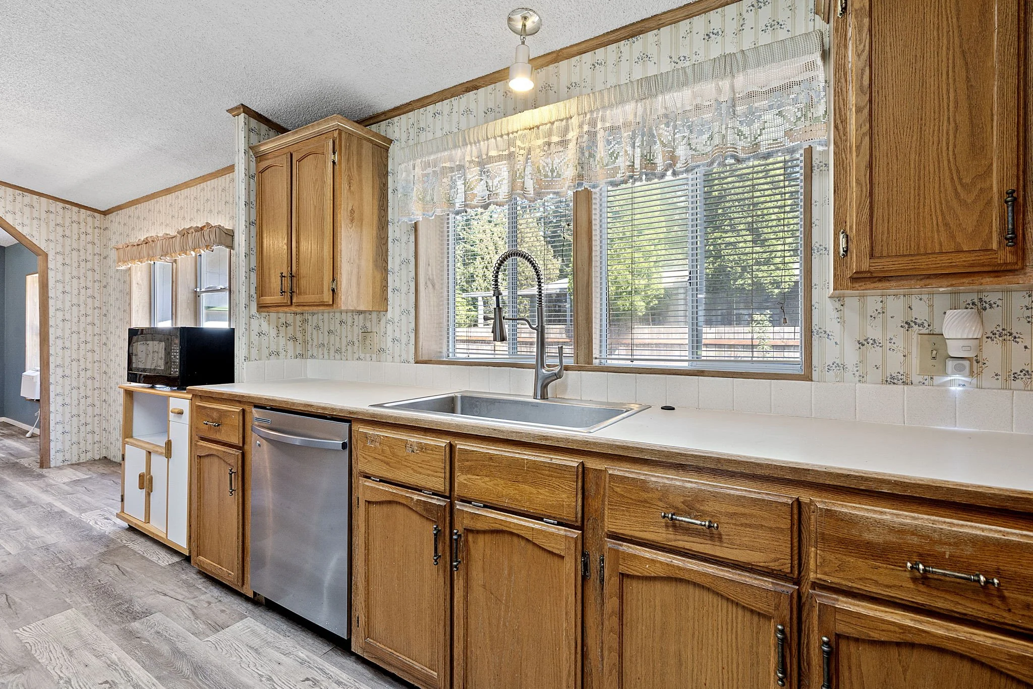 6-web-or-mls-2084-se-hastings-ln.jpg