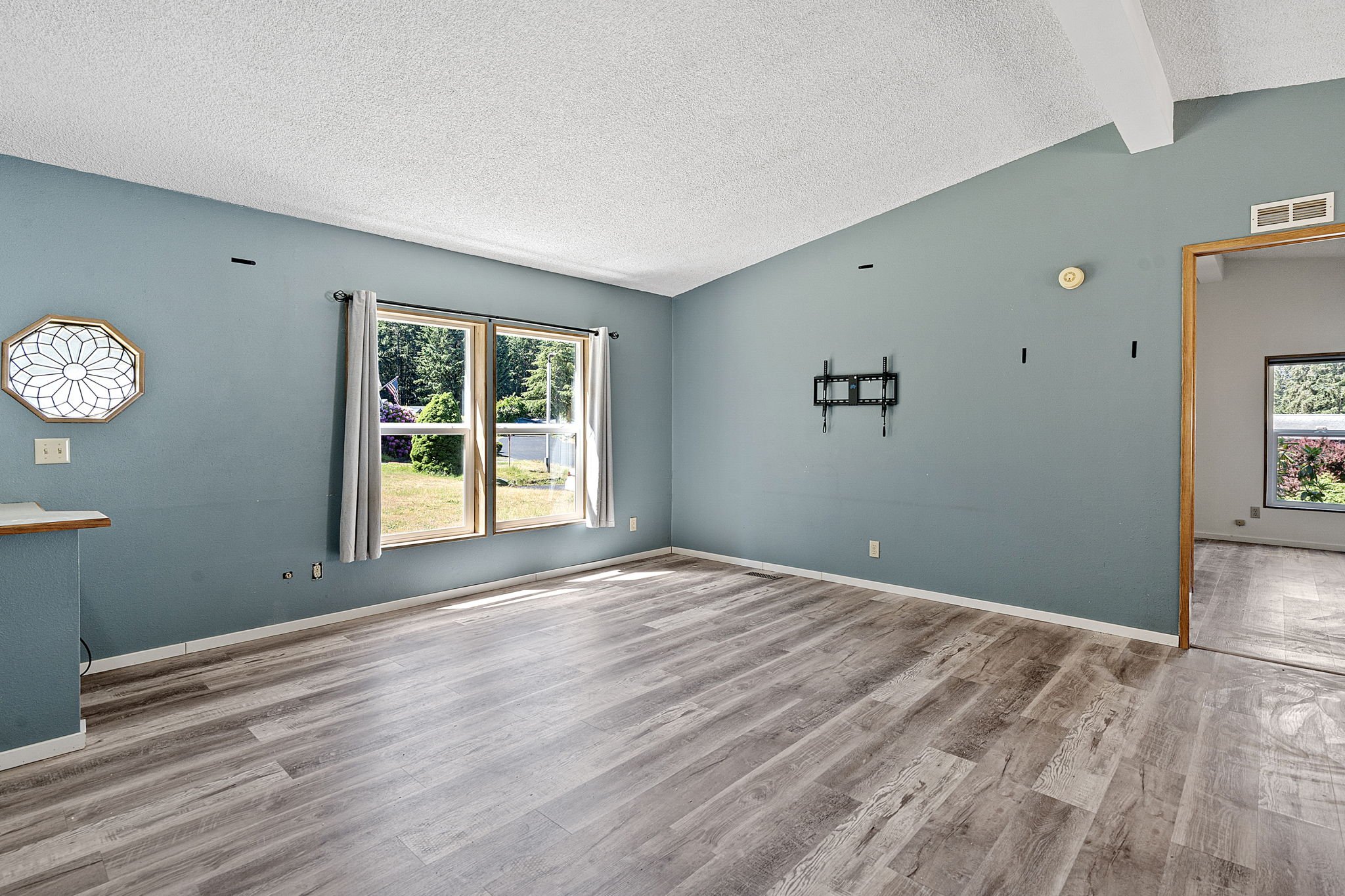 8-web-or-mls-2084-se-hastings-ln.jpg