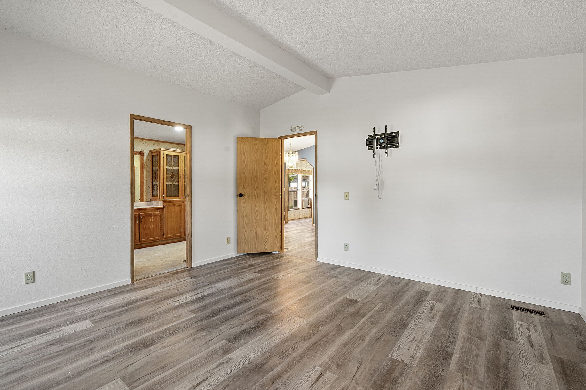 13-web-or-mls-2084-se-hastings-ln.jpg