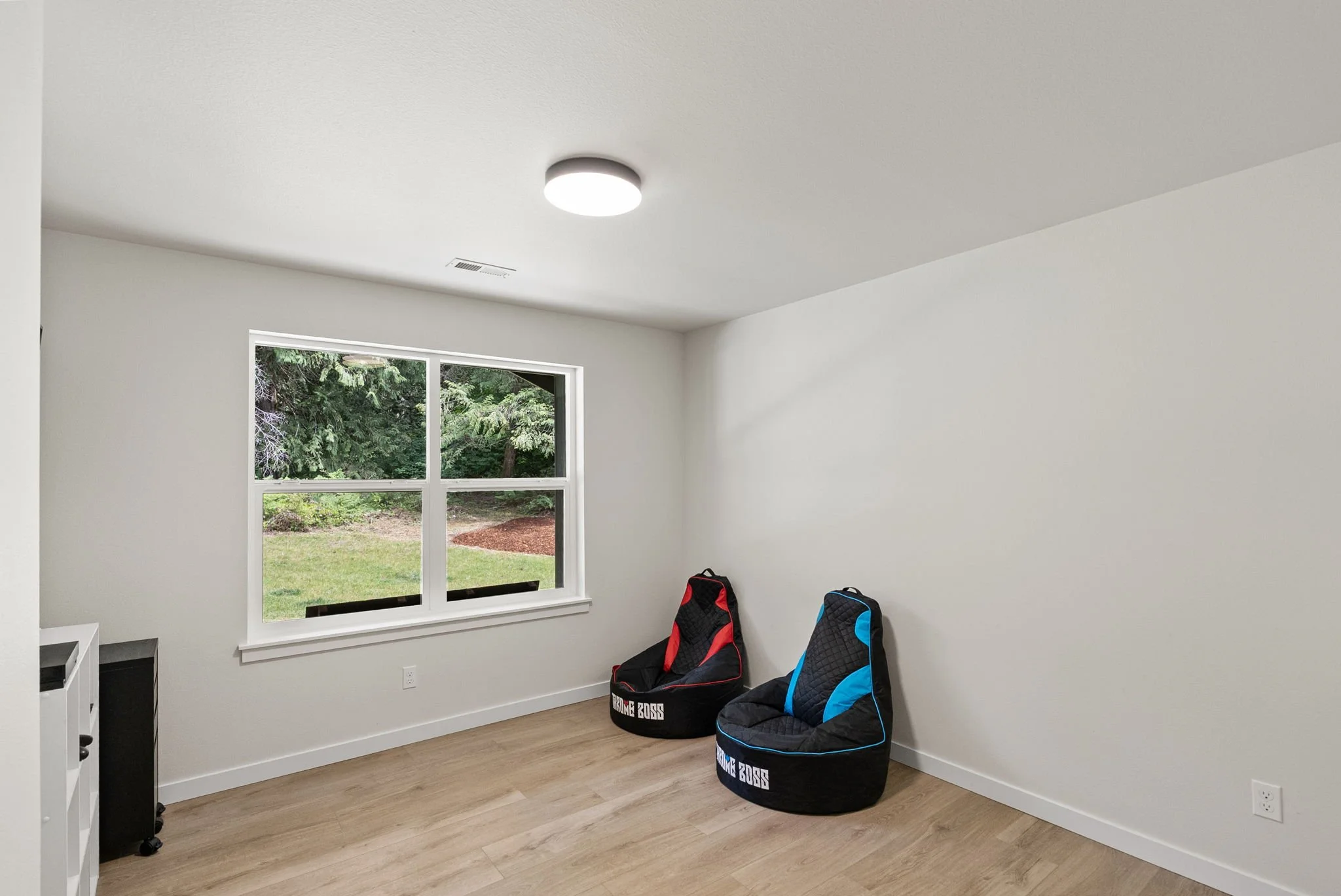 6-web-or-mls-7761-larson-ln-nw.jpg