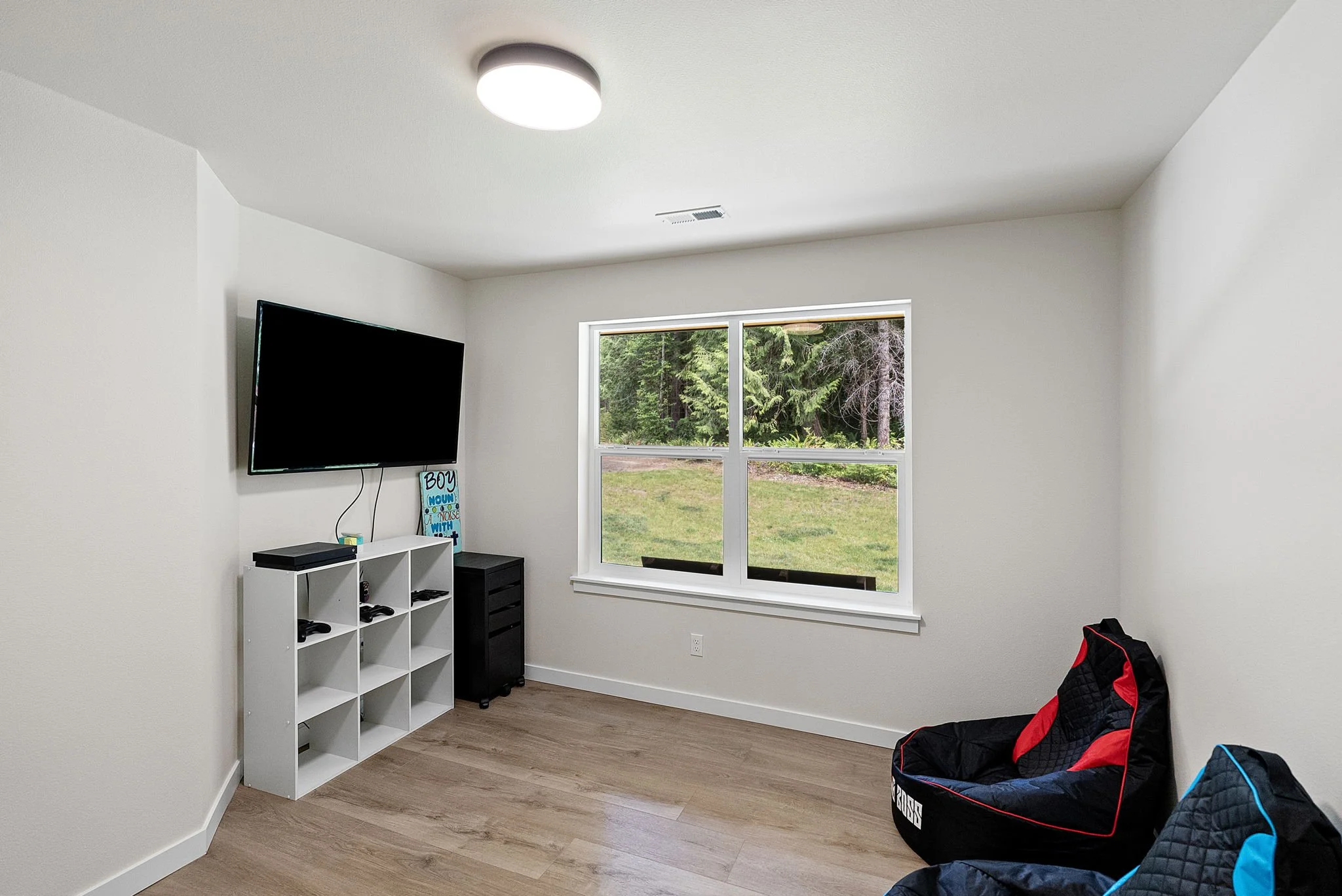 7-web-or-mls-7761-larson-ln-nw.jpg