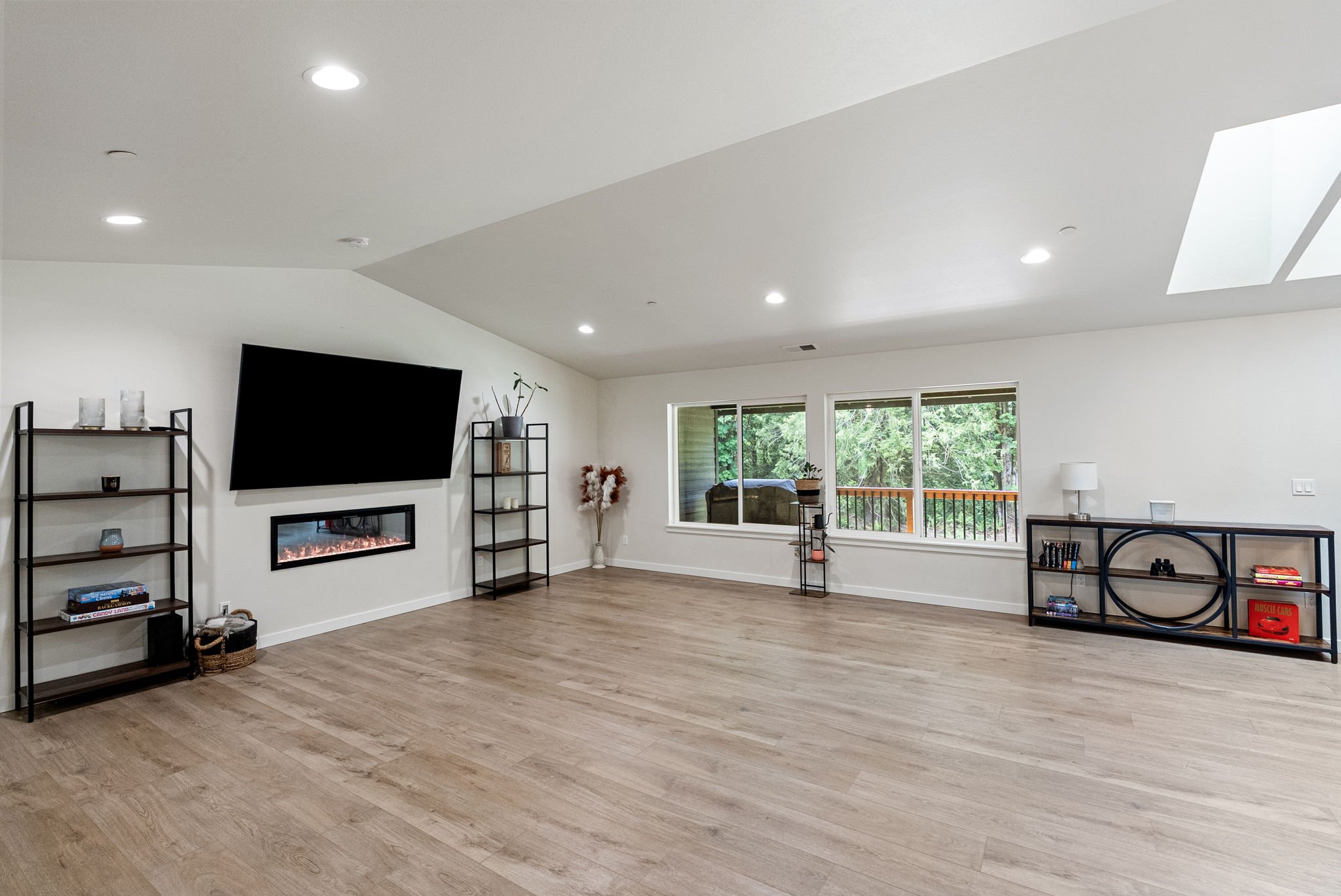 15-web-or-mls-7761-larson-ln-nw.jpg