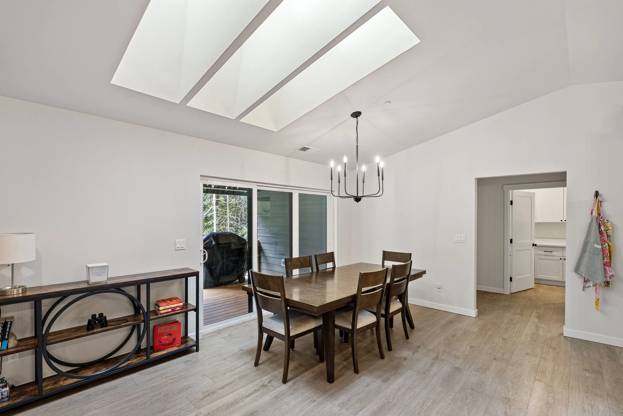 16-web-or-mls-7761-larson-ln-nw.jpg