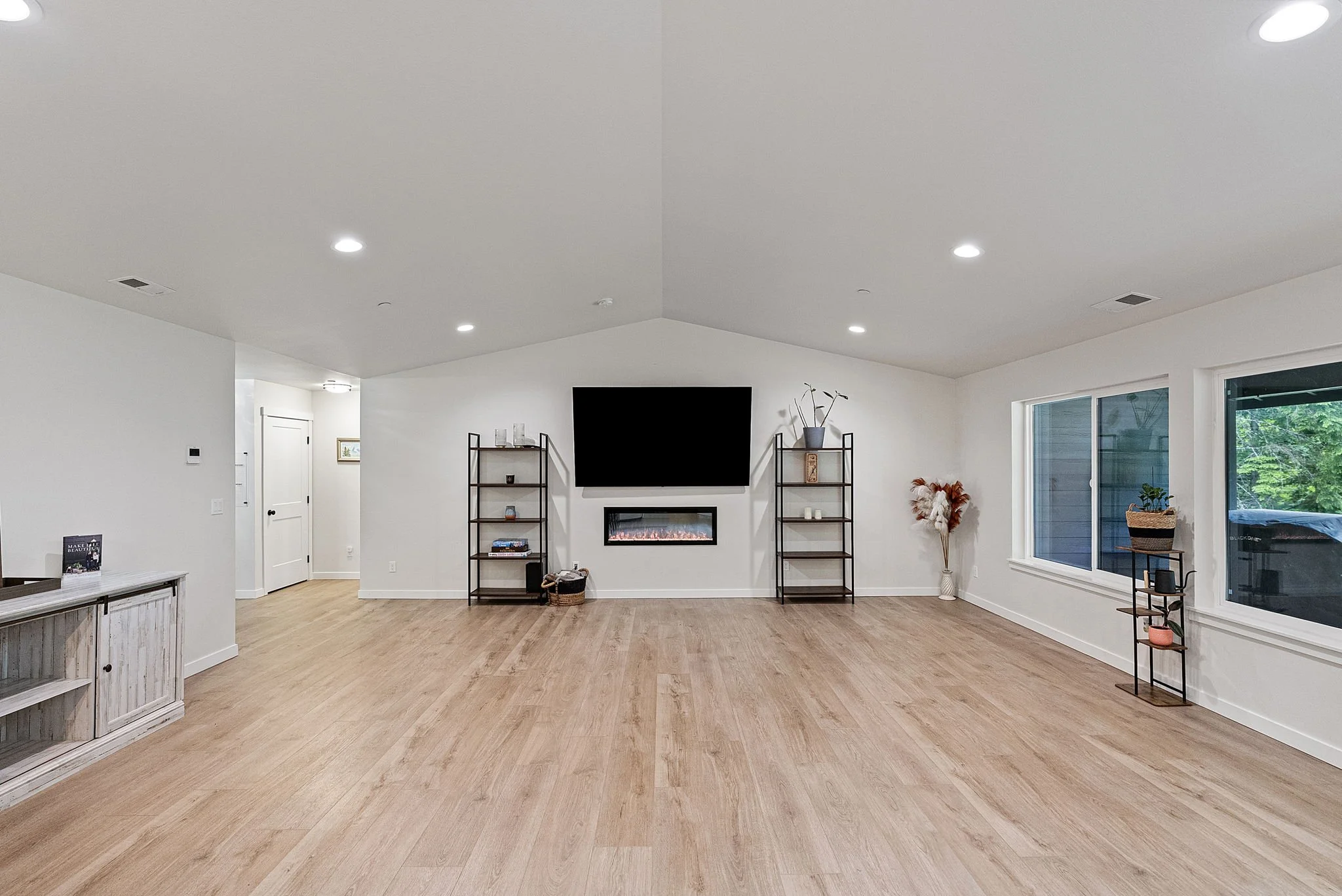 17-web-or-mls-7761-larson-ln-nw.jpg