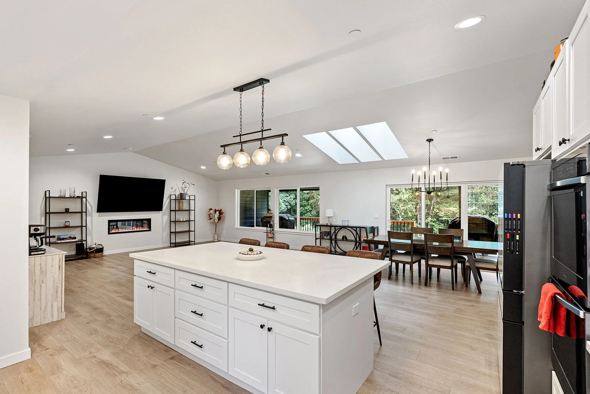 23-web-or-mls-7761-larson-ln-nw.jpg