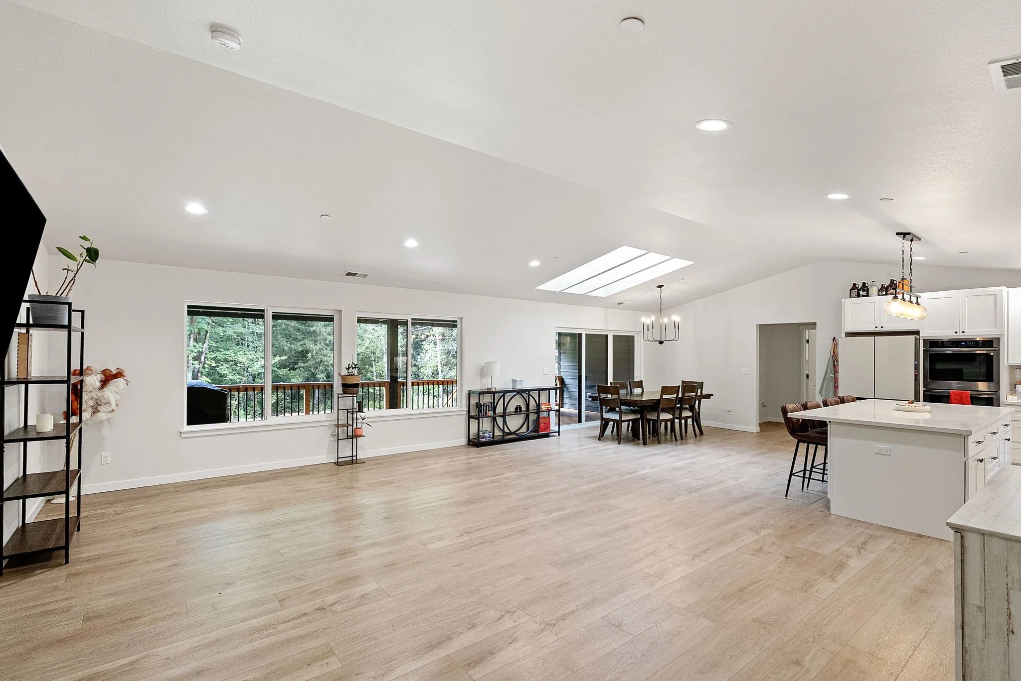24-web-or-mls-7761-larson-ln-nw.jpg