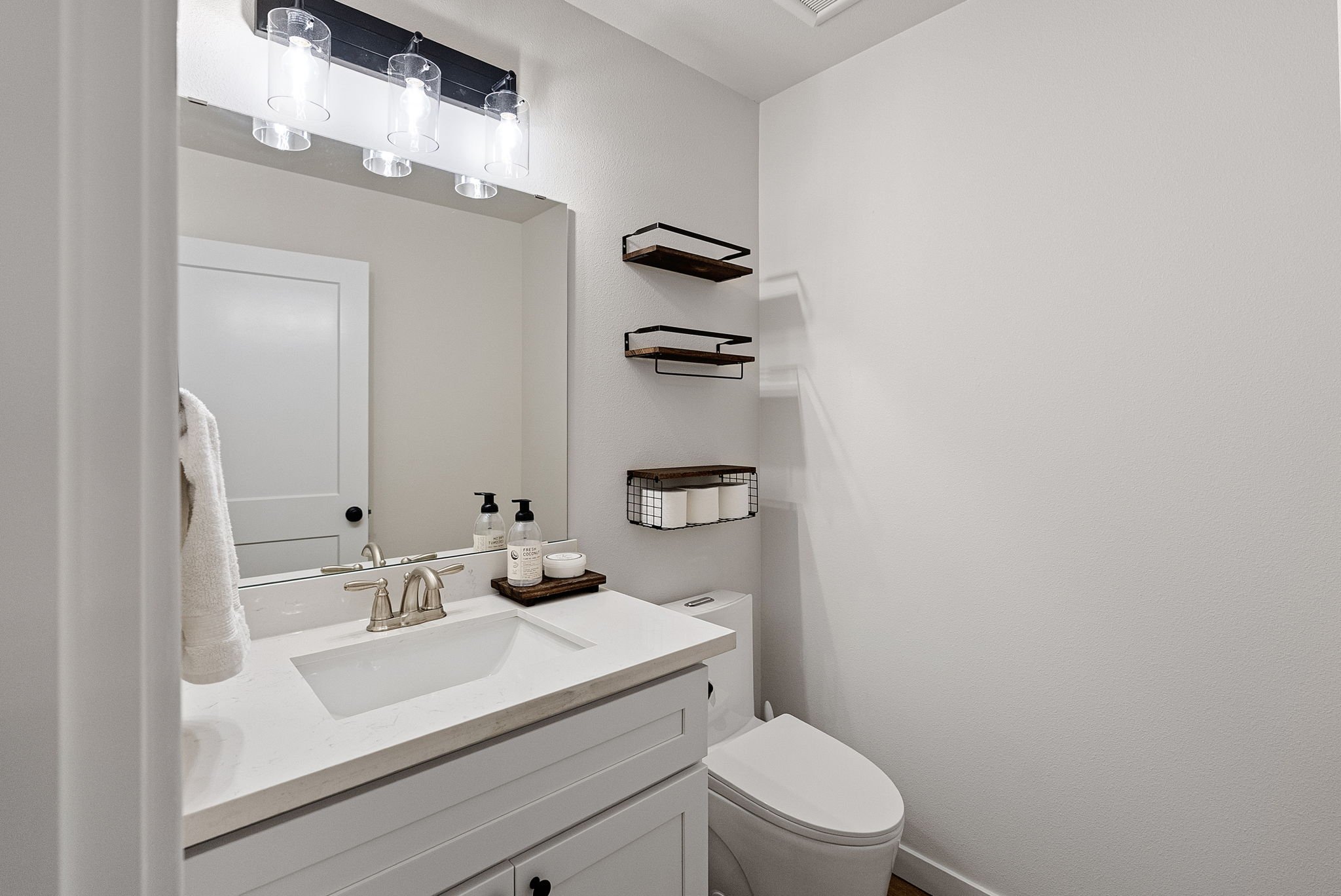 25-web-or-mls-7761-larson-ln-nw.jpg