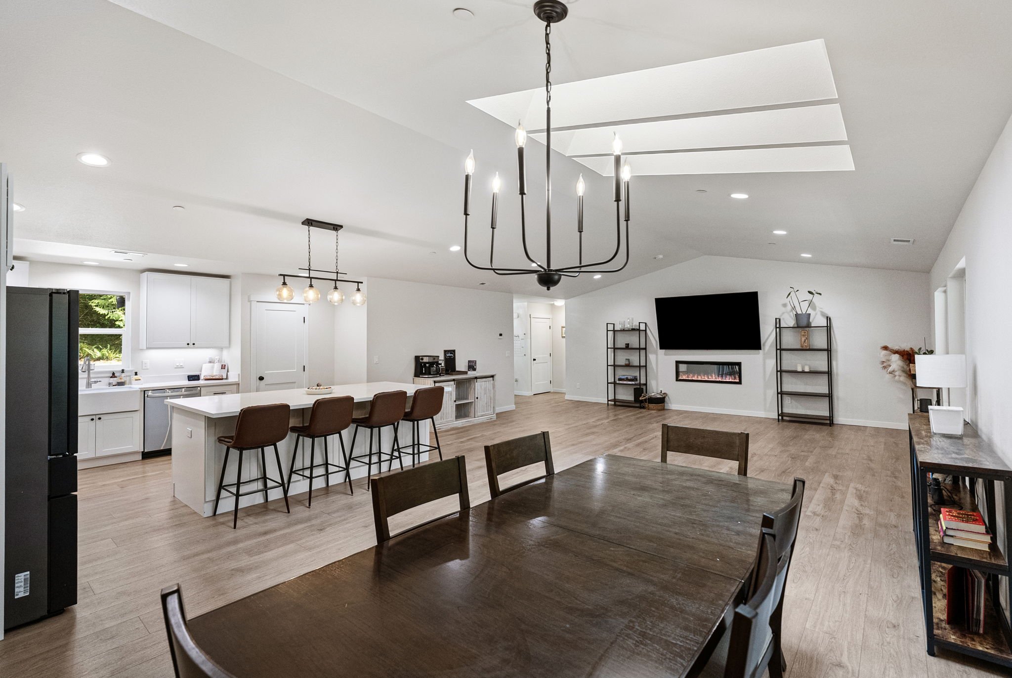 36-web-or-mls-7761-larson-ln-nw.jpg