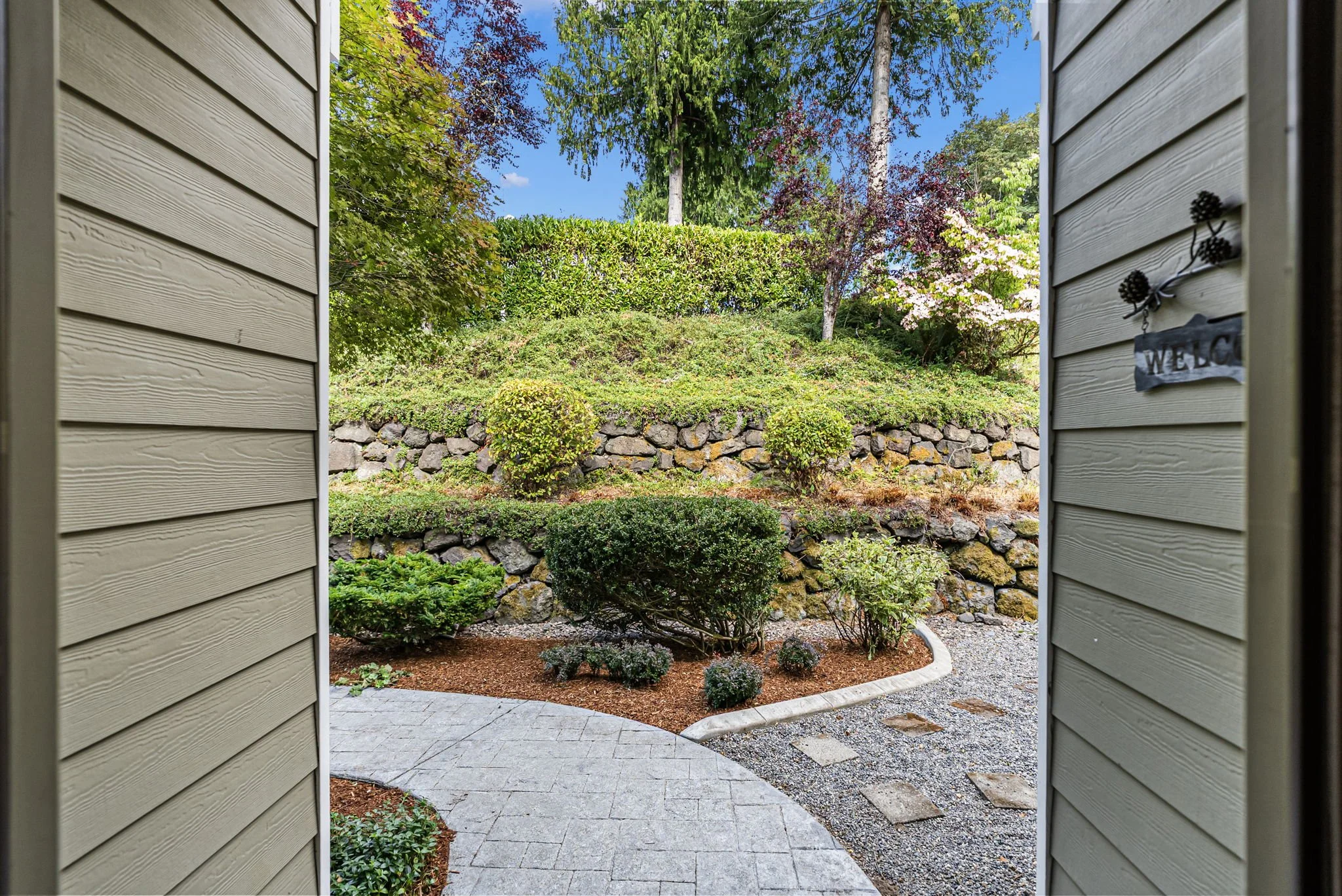 24-web-or-mls-2606-ne-lillehammer-ln.jpg