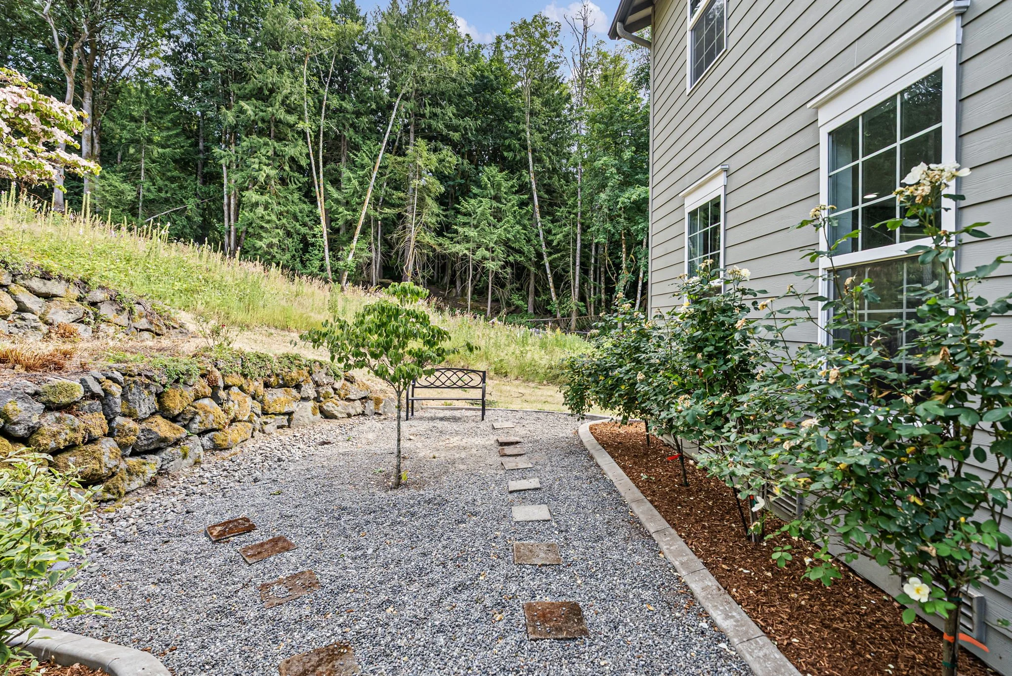27-web-or-mls-2606-ne-lillehammer-ln.jpg