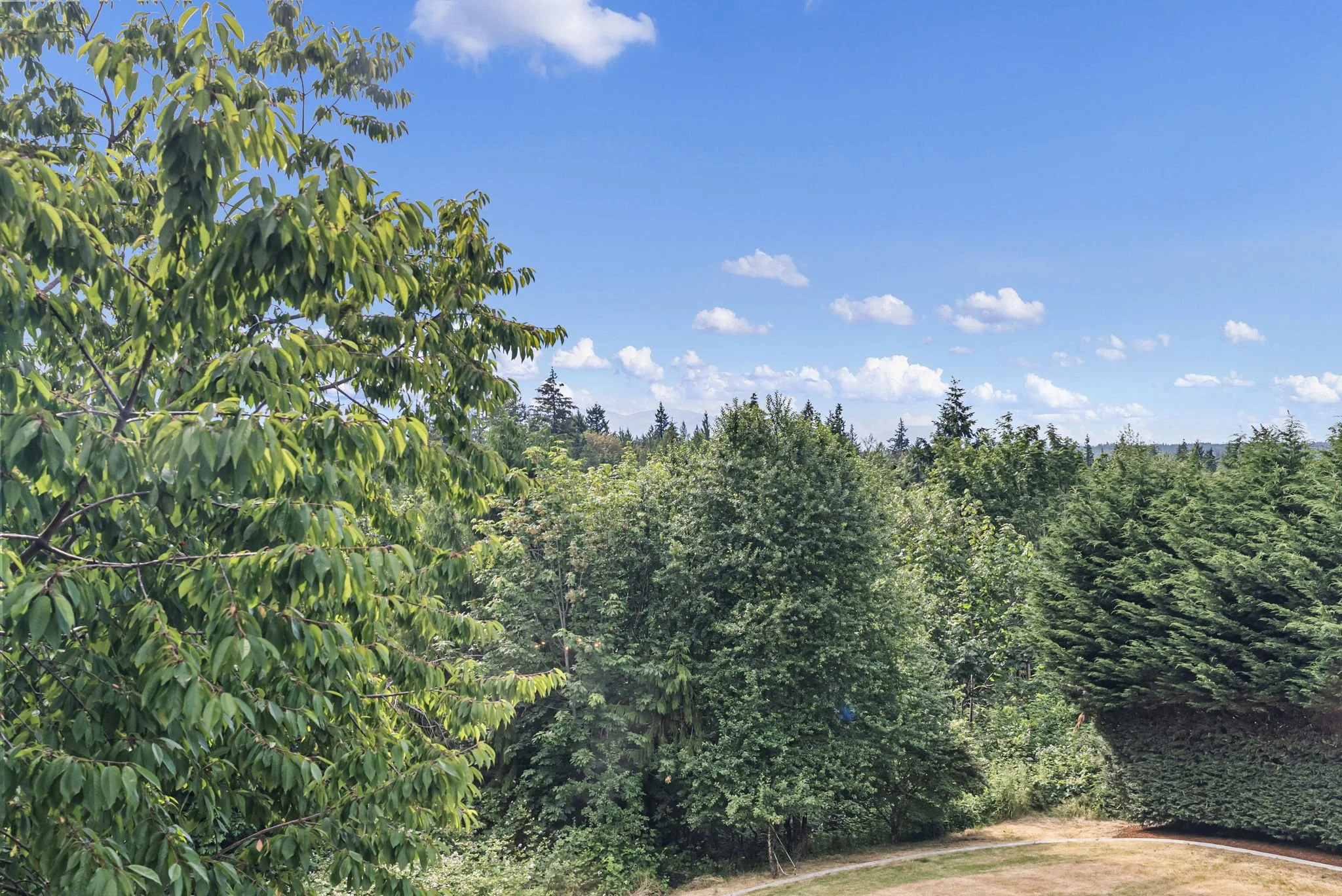 31-web-or-mls-2606-ne-lillehammer-ln.jpg