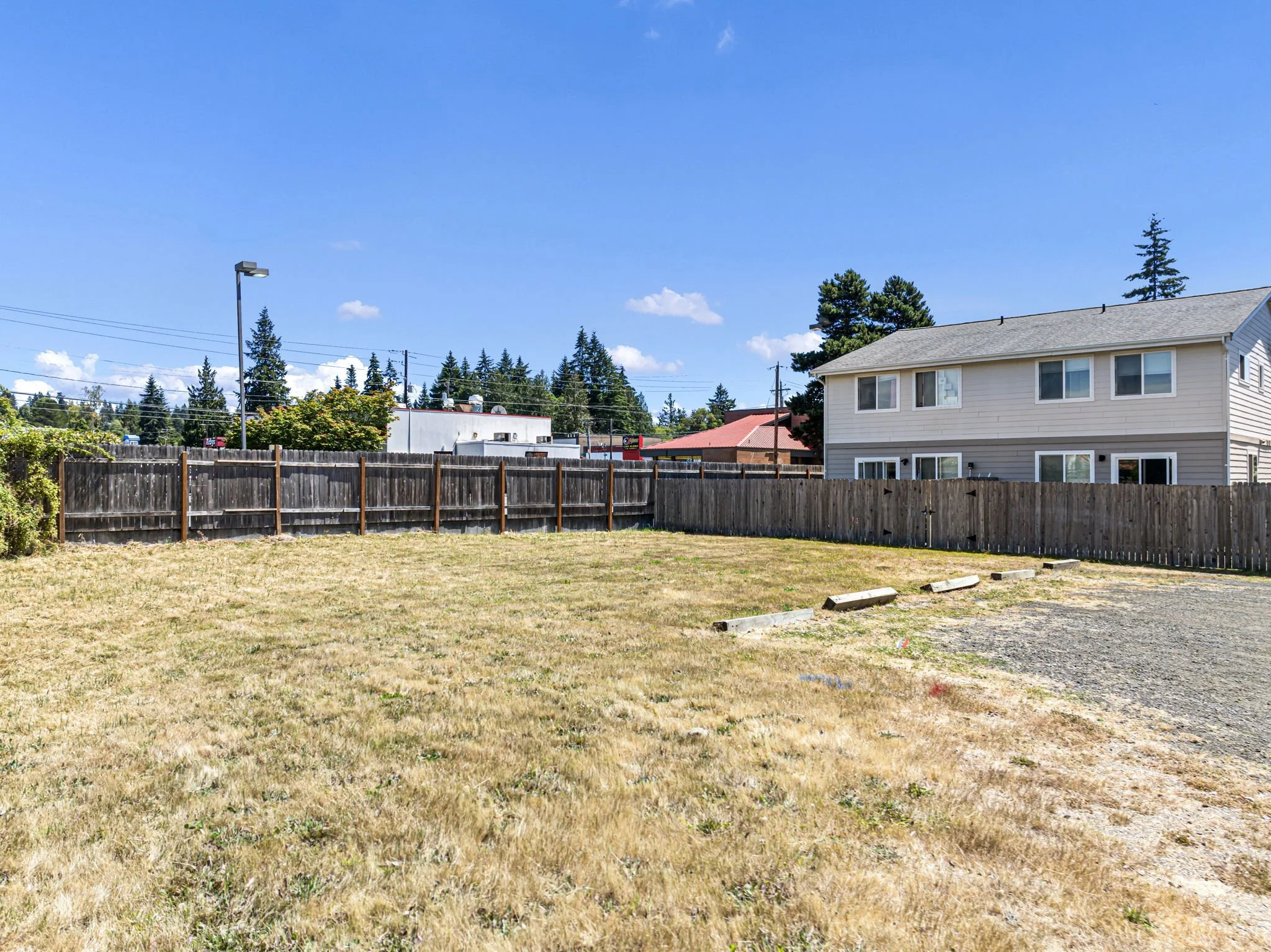 6-web-or-mls-1042-hanford-ave.jpg