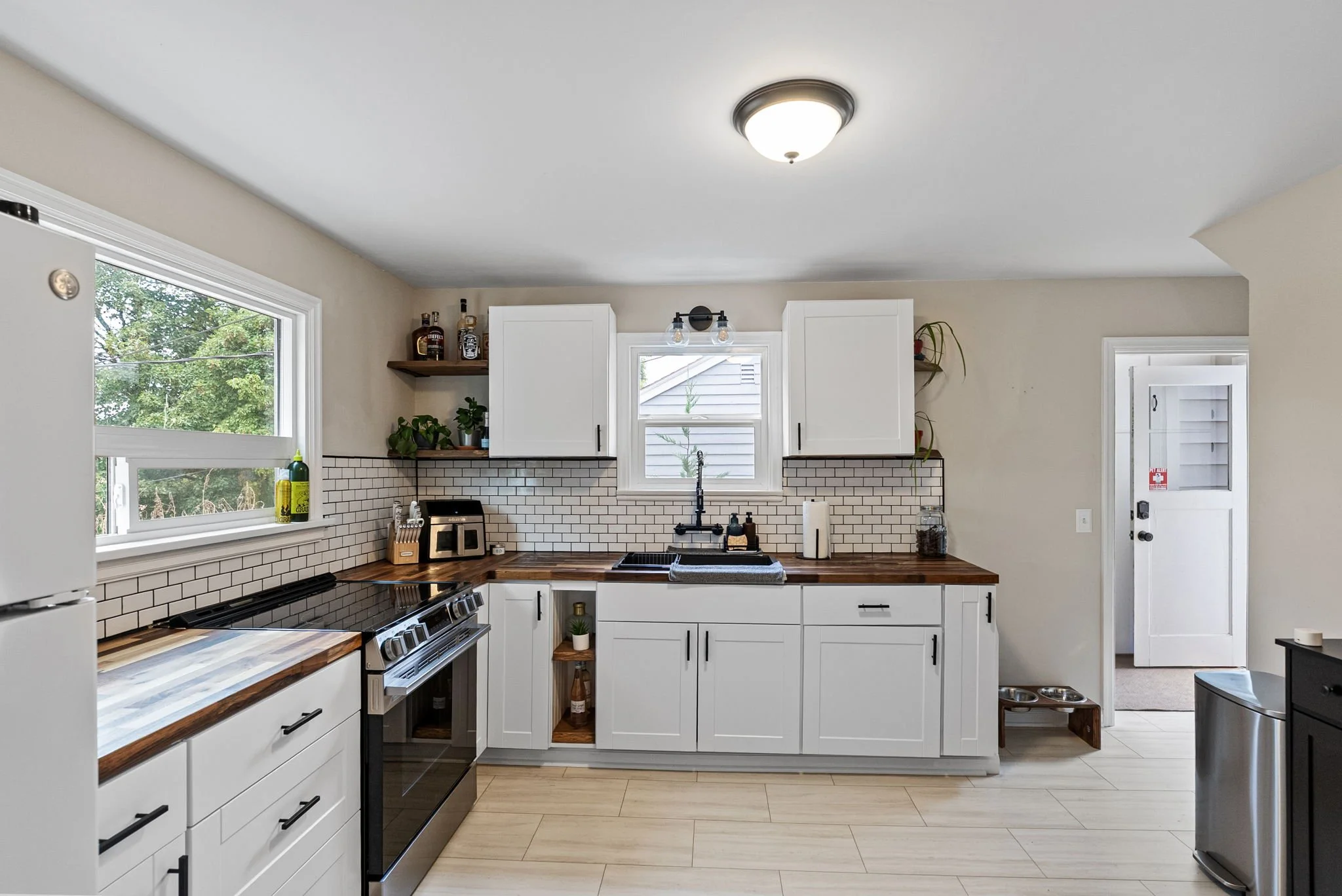 12-web-or-mls-224-bremerton-blvd.jpg