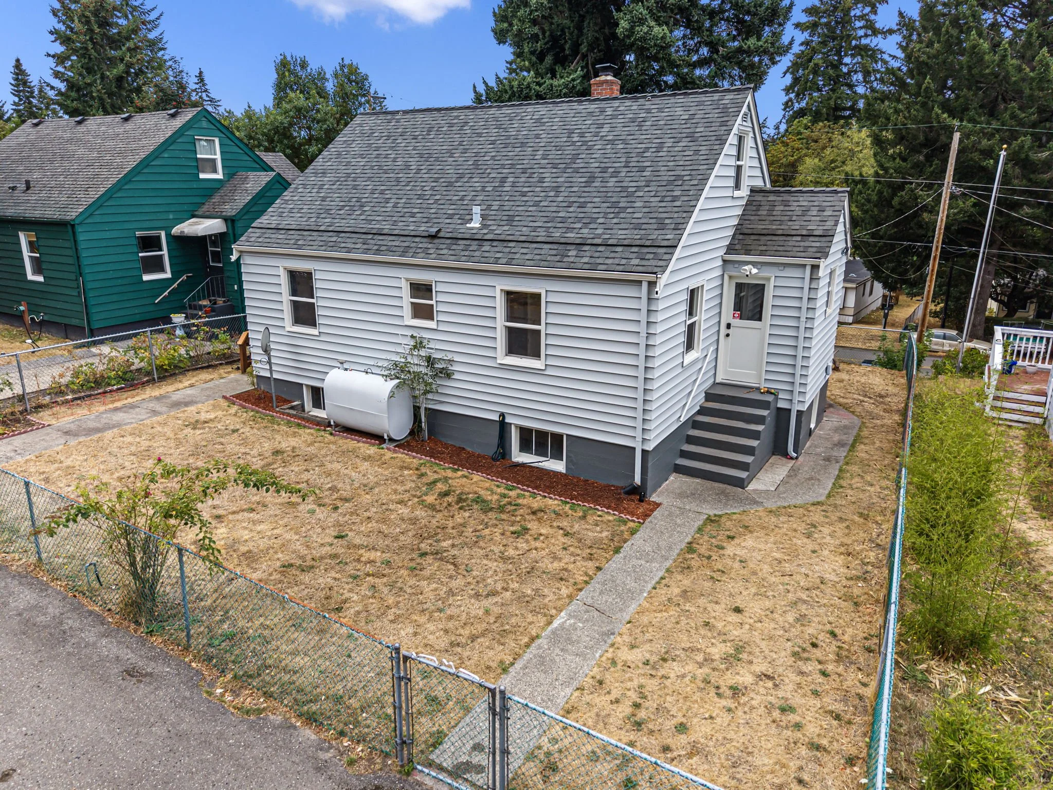 19-web-or-mls-224-bremerton-blvd.jpg