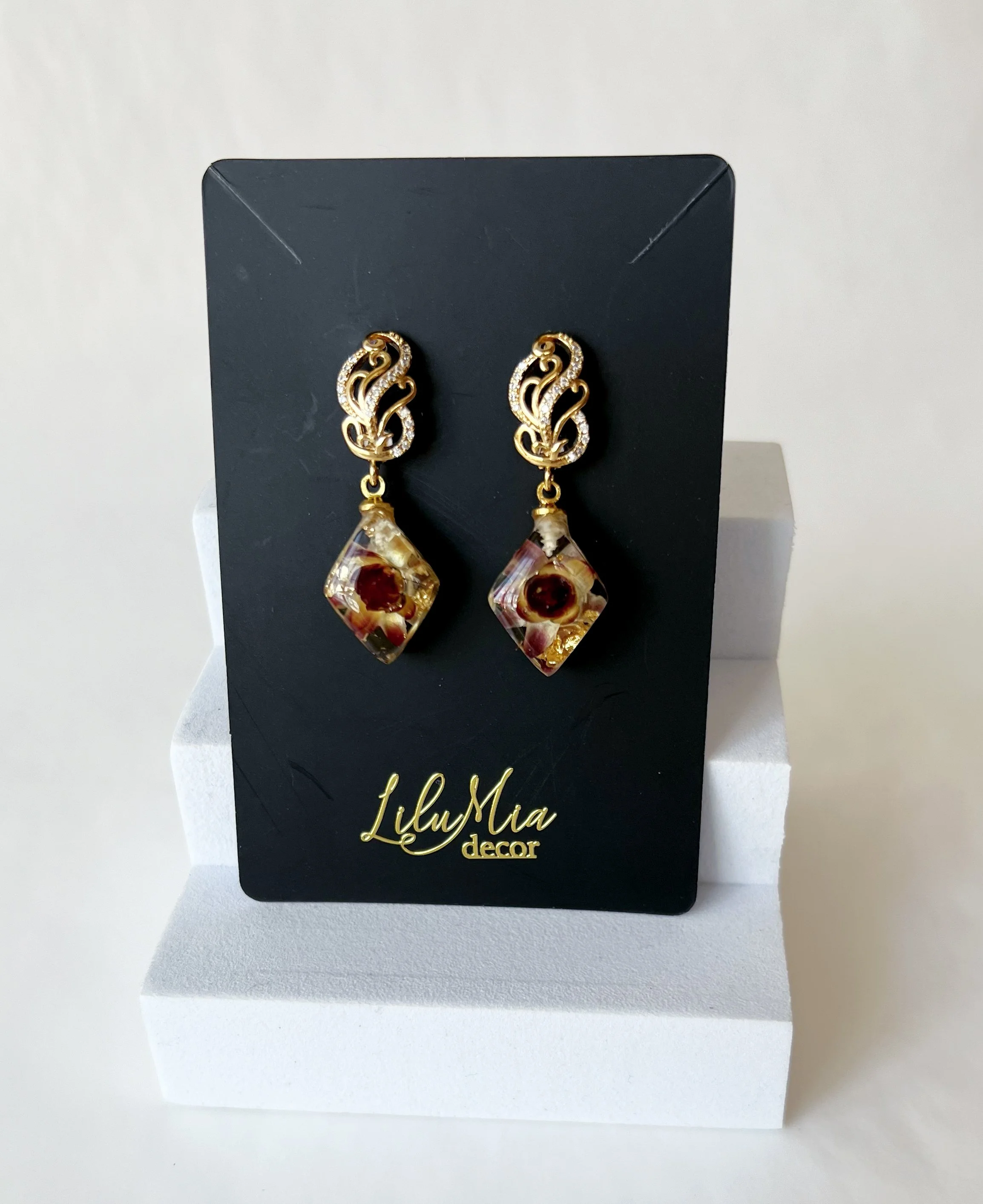 Straw Flower Earrings (Auburn Diamond Shape) Gold Setting