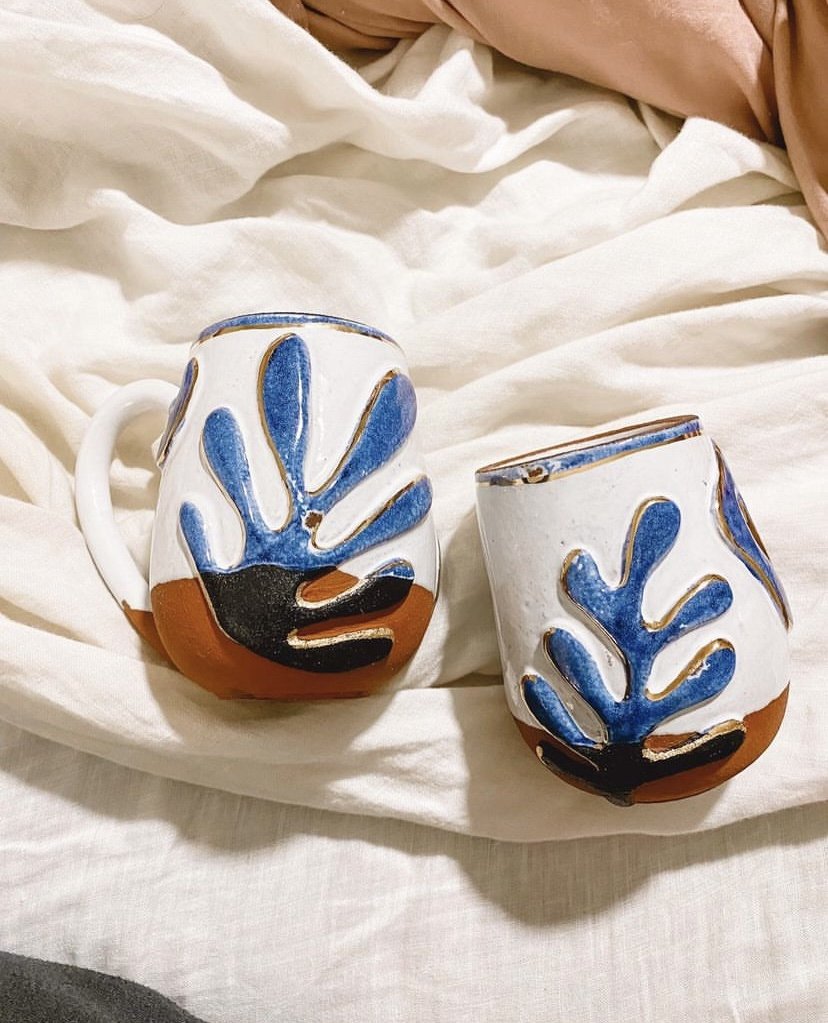 Right: An abstract form adorns two terracotta cups. Photo by Adriana Lemus.
