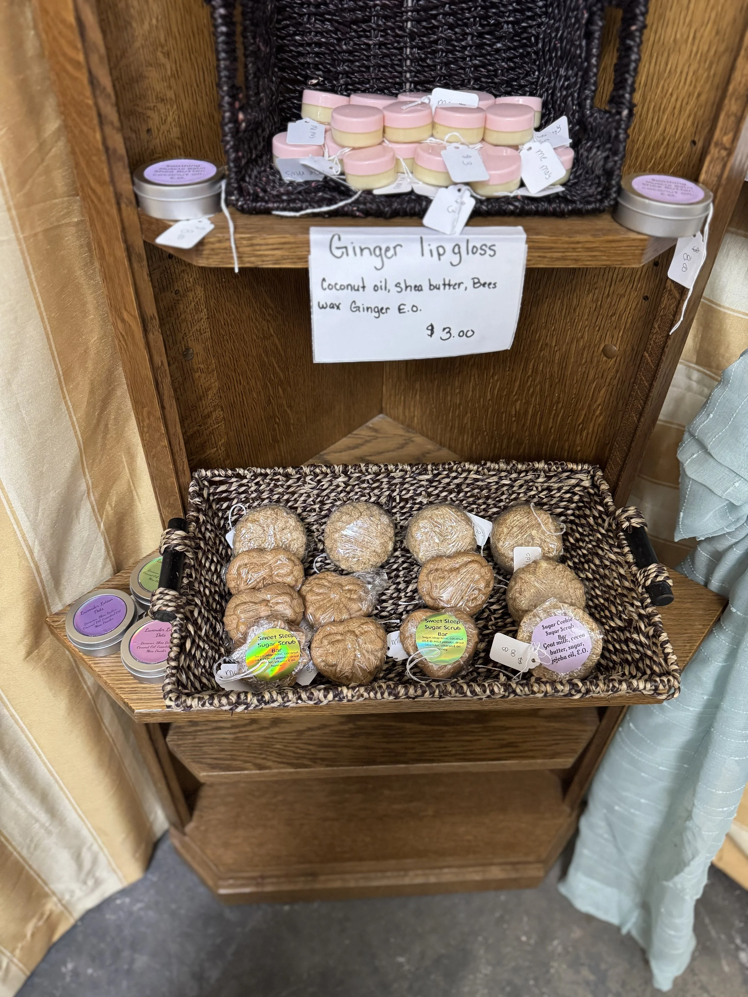 MeMo's - wreaths, fake bakes, pop sockets, car freshies, lotions, sugar scrubs - Bastrop, LA