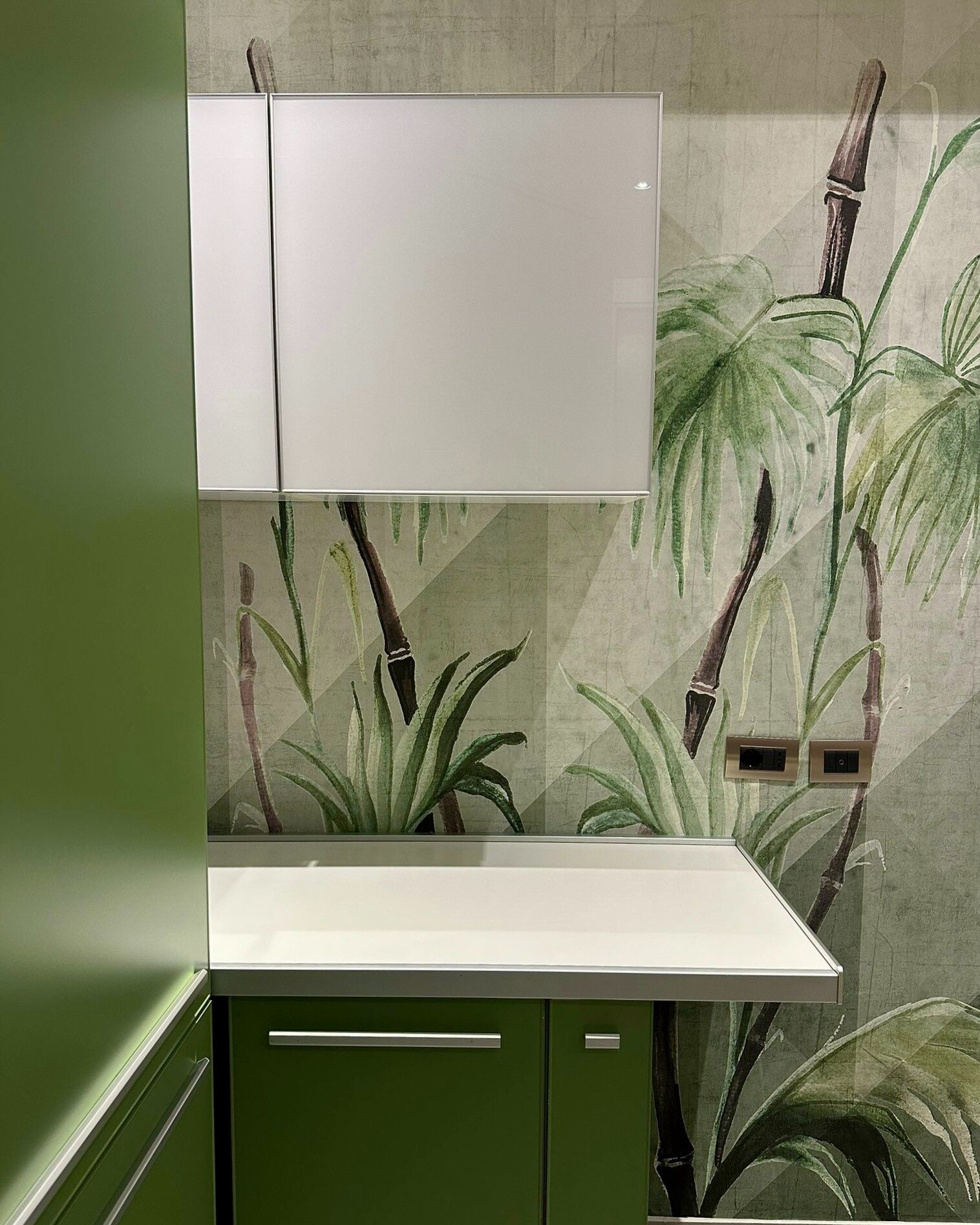 Che soddisfazione quando i nostri clienti riescono a trovare la soluzione perfetta per i propri spazi e il risultato del progetto &egrave; proprio come se l'erano immaginato! 🌴🌿

In effetti, la carta da parati 𝗕𝗔𝗠𝗕𝗢𝗨 di 𝗟𝗼𝗻𝗱𝗼𝗻 𝗔𝗿𝘁 se