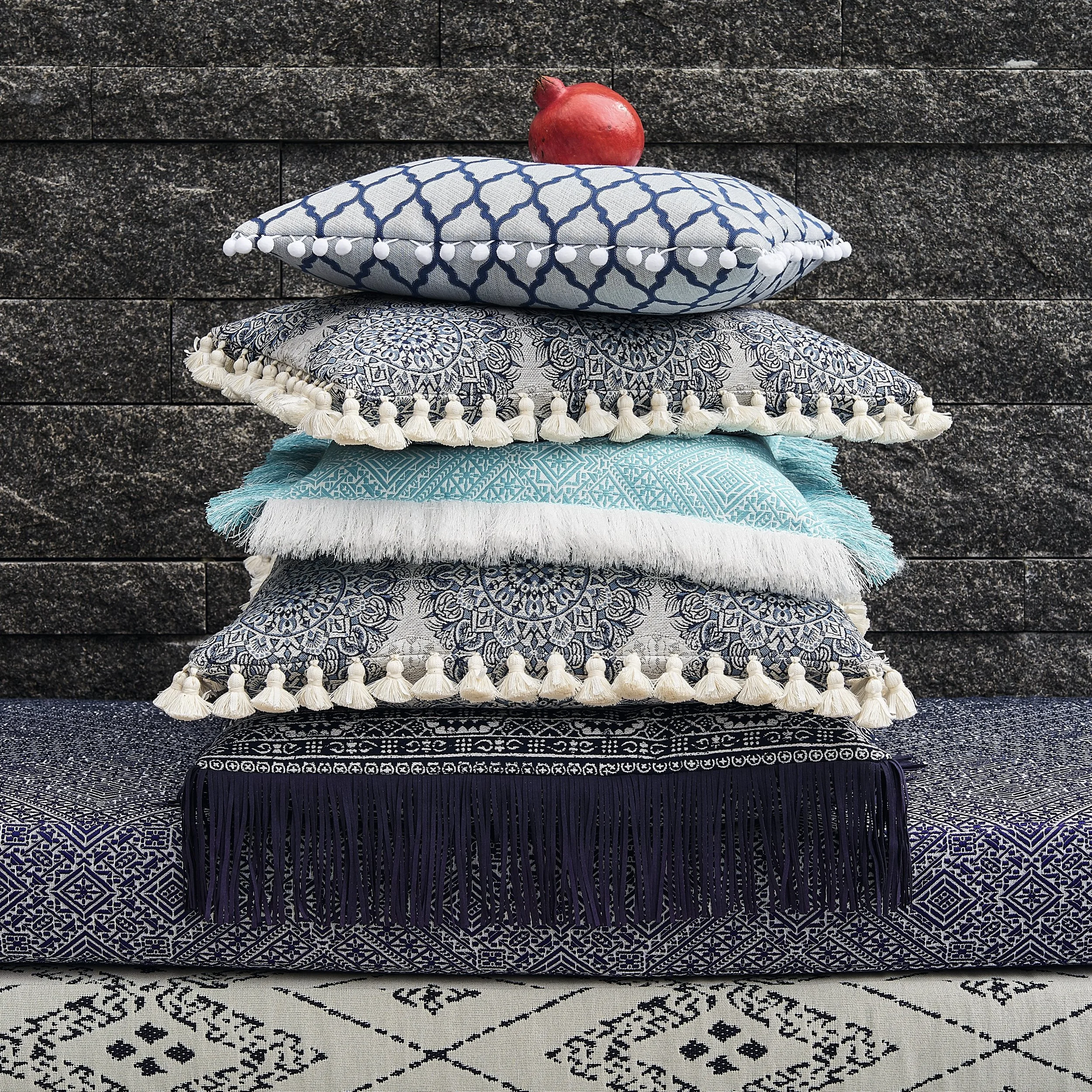 cuscini da esterno con bordi e passamanerie