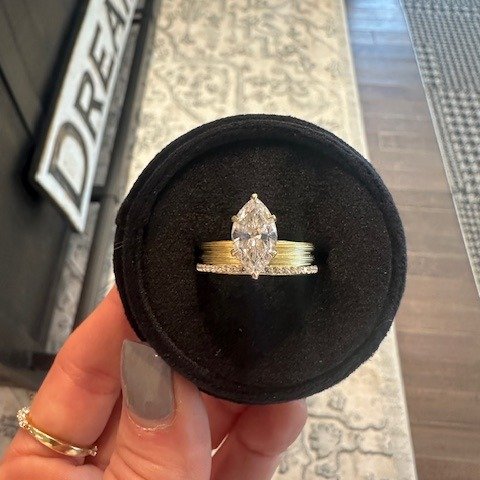 A one-of-a-kind ring for a once-in-a-lifetime love. ๐
This dreamy marquise diamond set in yellow gold isn’t your typical engagement ring—
and that’s the point.
Because your love story?
It’s bold. It’s rare. It’s s