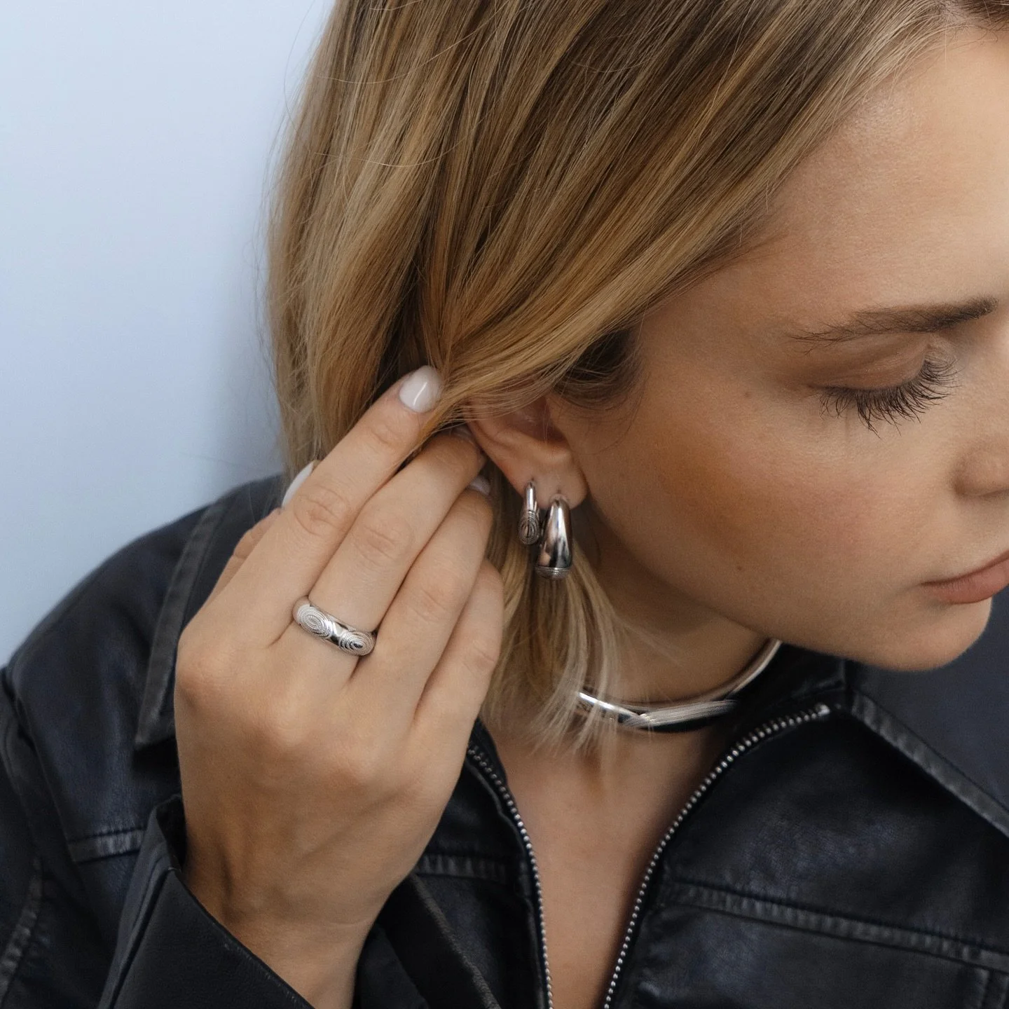Back with a vengeance. β‘
NEW Tacori Fashion — launching exclusively at Ladies Night!
Iconic crescents meet chunky sterling silver for a look that hits all the right notes. Not a one-song wonder… this collection rocks.
Use those VIP pass