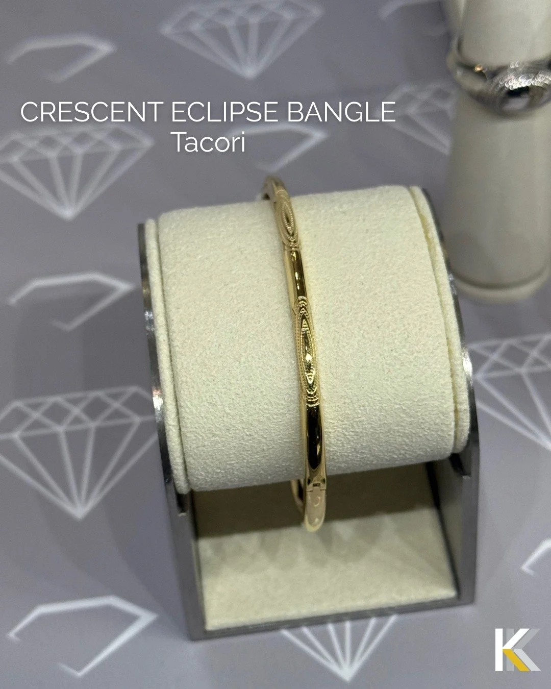 Meet your new everyday luxury. ✨
The Tacori Eclipse 18K Gold Bangle is lightweight, effortless, and made for stacking.
That signature oval fit? Comfy all day.
The Tacori crescent detailing? Iconic, as always.

Browse all the NEW Tacori fashion throug