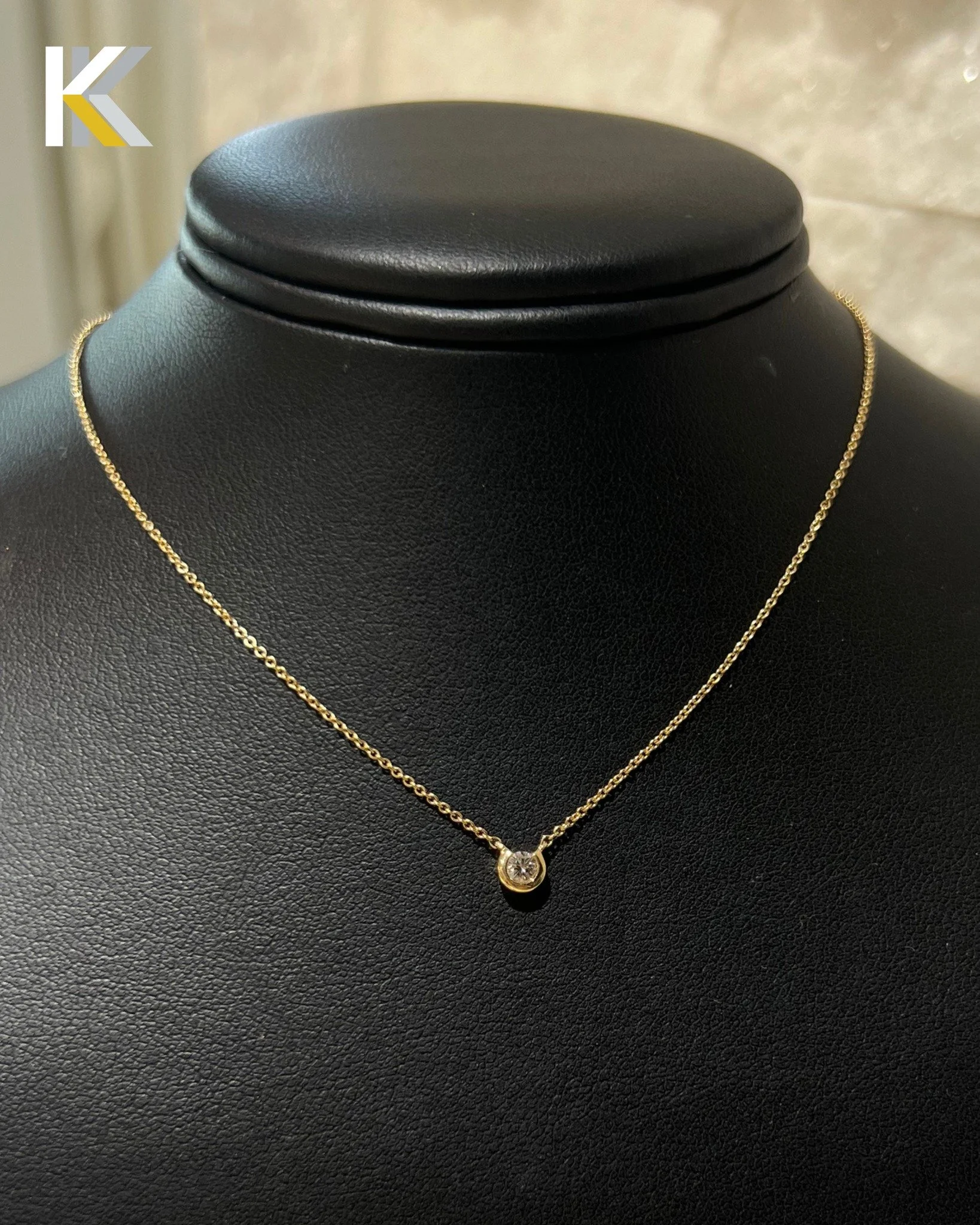 These diamond pendant necklaces are the everyday sparkle you didn&rsquo;t know you needed &mdash; subtle, timeless, and giving just the right amount of diamond touch.💎